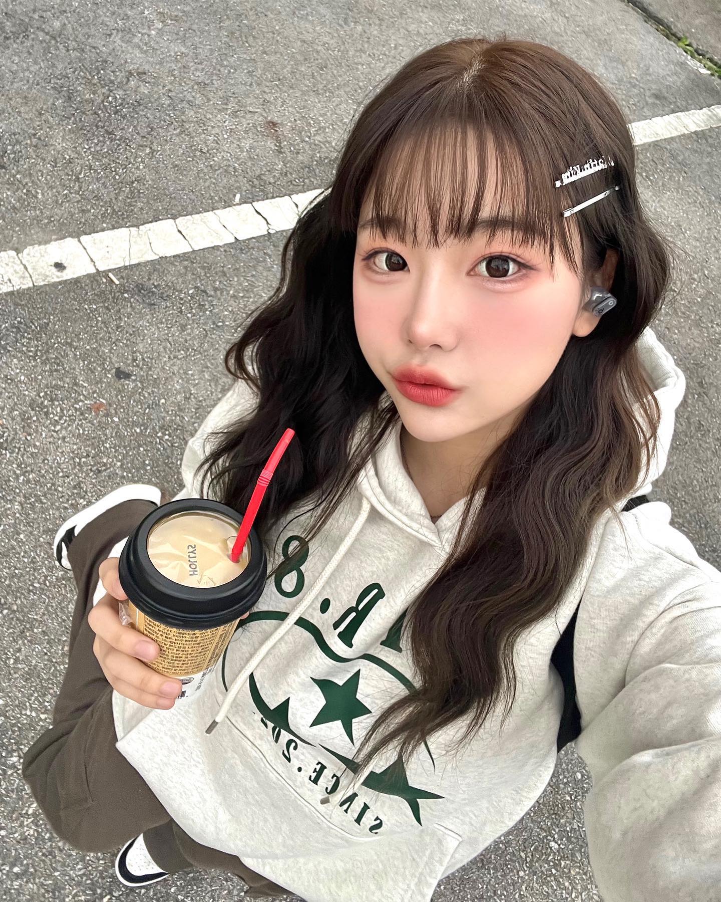 이러케 입으면 기부니 조크등요
#제품협찬#에이프릴에잇#후드티추천