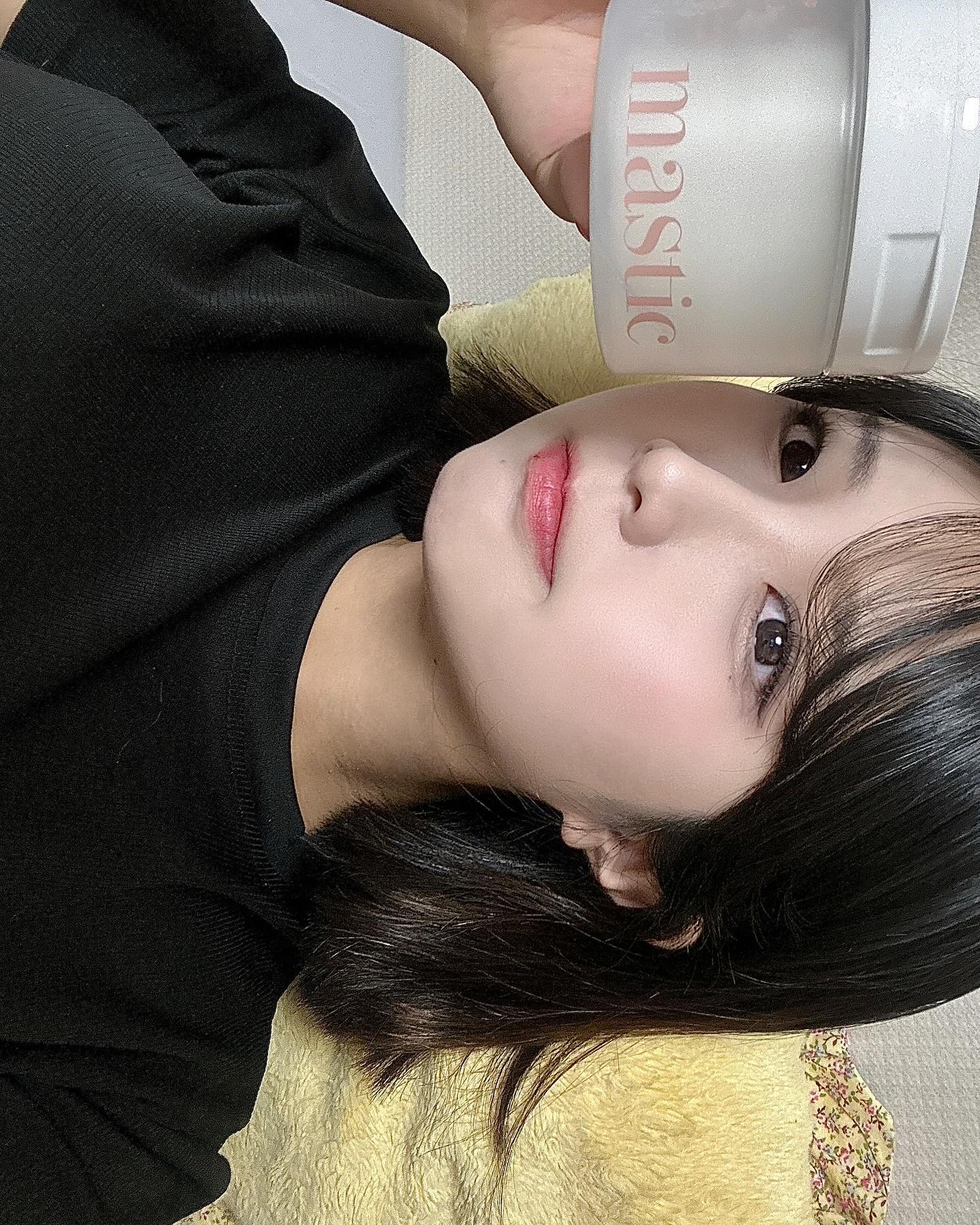 #협찬 매일 사용해도 자극 없고 각질케어부터 미백 효과까지 토너패드 한장으로! 매스티나 화이트 매스틱 토너패드🩵

요즘같이 건조한 날씨에 피부 수분관리랑 각질 관리는 기본이잖아요? 화이트 매스틱 토너패드는 저자극 각질 케어 성분 PHA, LHA가 함유되어 순하게 피부 노폐물, 각질 케어를 한번에 할 수 있는 제품이에요! 피부 일차 자극 인체 적용 테스트에서 피부 자극 지수 0.00으로 완료하여 세안 후 패드 한 장만으로도 1회 사용 즉시 자극 없이 피부 각질 50.54% 개선 효과와 피부결 13.13% 개선 효과가 있었어요👍🏻👍🏻
매스티나는 더 깨끗하고 맑은 피부를 위한 화이트 매스틱 미백 솔루션 브랜드인데 매스티나 독자 성분인 화이트 매스틱 콤플렉스 50,000ppm와 나이아신아마이드 5% 함유로 맑고 환한 광채 케어가 가능해요✨
또 화이트 매스틱 토너패드는 비건 인증 듀얼 패드로 엠보면은 각질, 피지, 노폐물 케어&피부결정돈으로 사용할 수 있고 플랫면은 피부결 정돈&수분 충전에 효과적으로 사용할 수 있어요🥰
올 겨울 건조하고 어두운 피부는 매스티나 화이트 매스틱 토너패드로 관리해보는거 어떨까요?👍🏻

mastina_official

#매스티나 #화이트매스틱 #화이트매스틱토너패드 #토너패드 #토너패드추천 #필링패드 #얼굴각질제거 #각질패드