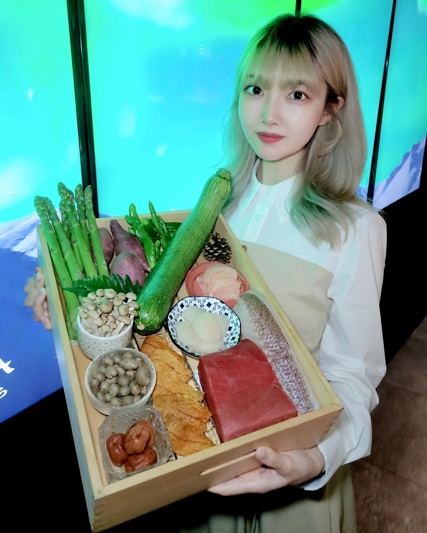 #압구정이자카야 #요조라

봄의 시작, 나걸 ( na._.girls ) 4월 모임은?
가성비 갓 오마카세를 맛볼 수 있는
요조라 오마카세 코스💜 와 함께했어요!

💡요조라 오마카세 코스 (6.5)

갓벽한 오츠마미 4가지! 한입거리 음식 부터
입살녹 사시미 
(초절임 고등어, 참돔, 참치등살, 단새우)
가리비 구이 (아스파라거스, 마 열매)
숯불향 가득 함박스테이크
관동식 스끼야끼
바질라임 셔벗
비주얼도 최고! 전기통닭구이
녹차아이스크림

구성이 굉장히 알차고
하나 하나 보는맛이 있었던 요조라
디너 오마카세 코스🌸

디너 2부 이후엔 단품 메뉴도 주문 가능합니다!

kimchiohchef 
yozora_bar 

👣서울 강남구 언주로152길 11-5 상복빌딩 지하1층

#압구정맛집 #기념일데이트 #도산공원데이트코스 #도산공원맛집 #도산공원이자카야