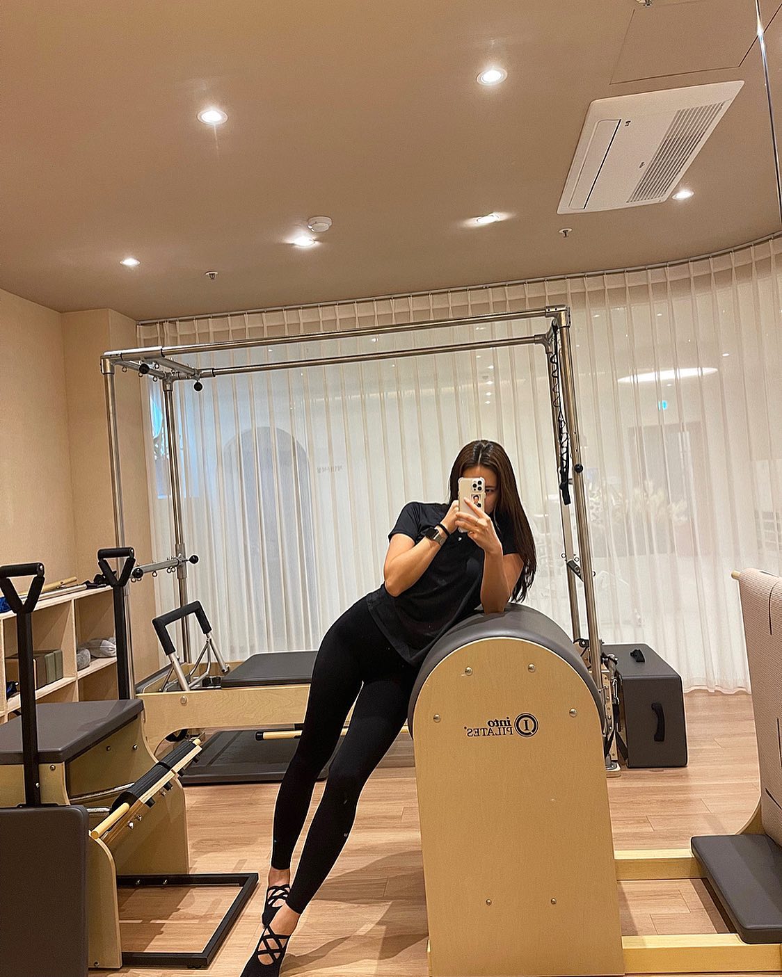 어제 밤늦게 족발보쌈에 소주한병 뿌수고..
일어나니 퉁퉁부어서 쌍커풀 실종되오따ㅎ0ㅎ
돼지의 공복운동🐽