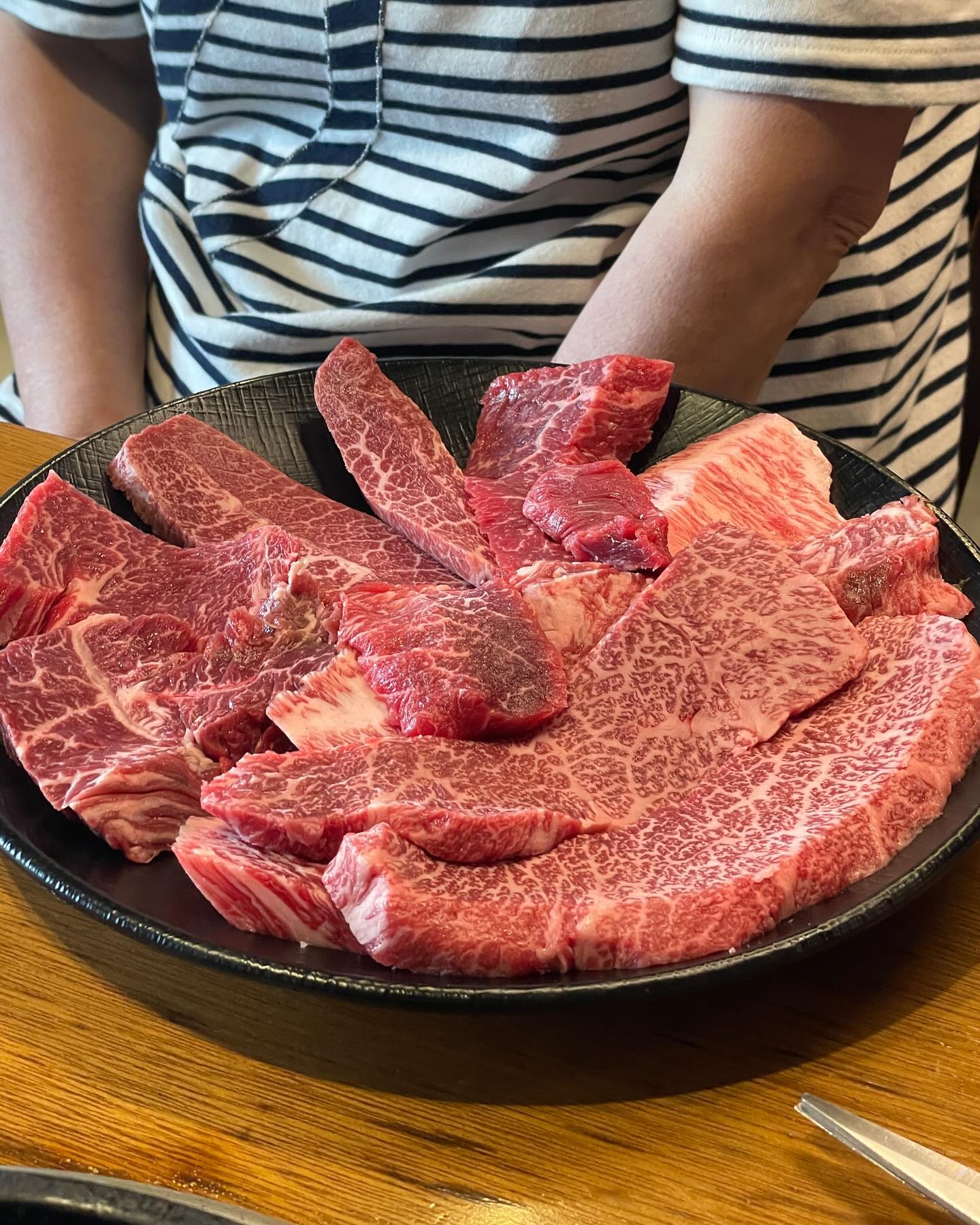 파주 방축골한우마을🥩 
추석에 시댁식구들과 식사하러 다녀왔는데 가격이 엄청 저렴한데 맛도 좋아서 가성비 최고라고 다들 만족해함✌️ 근처 벽초지수목원 산책까지 딱 좋은 코스로 날이 너무 더워서 쬐금 힘들었지만 아이들과 어른들도 기분 좋은 하루였다💗

#파주맛집#방축골한우마을#먹스타그램#맛스타그램#고기 
#고기맛집 #소고기맛집