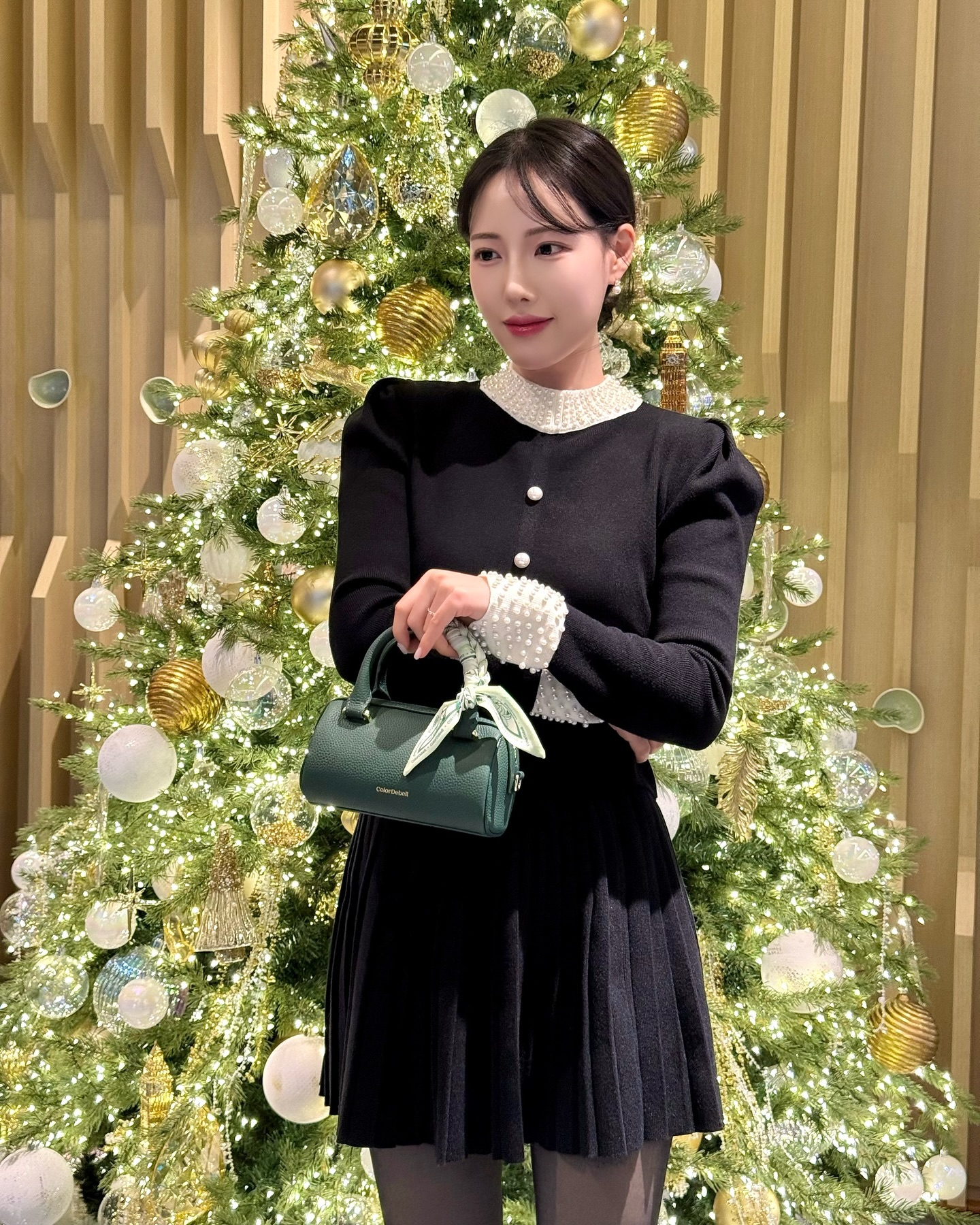 #ad colordebell 💚

데이트룩에는 컬러드벨의 미니보스톤백과 함께 ⋆

소프트릴리 쁘띠스카프와 커스텀해 
함께 연출해봤는데 어때요? 

#컬러드벨 #보스톤백 #미니백 #미니보스톤백 #가방