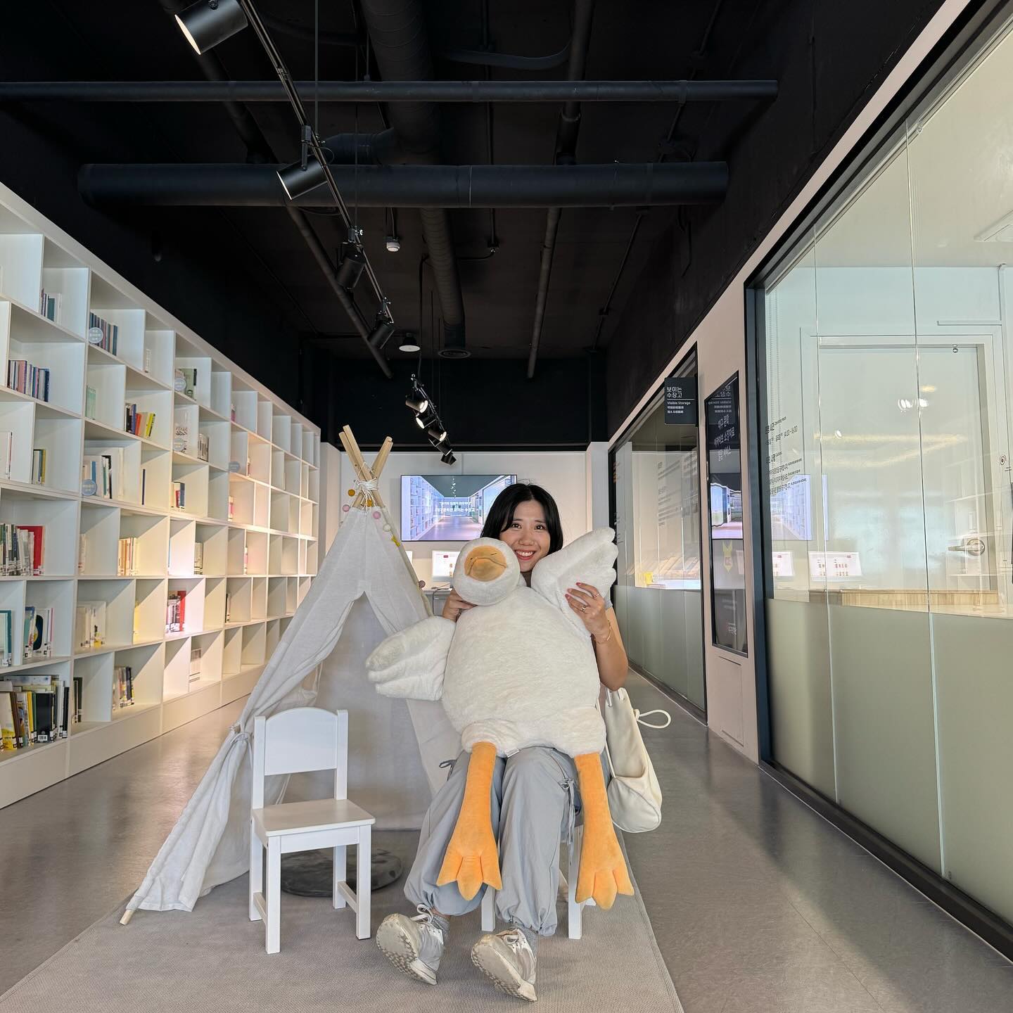나의 귀여움의 한계점은 어딜까 ... 가질사람 ㅋ?
.
.
.
.
.
#20240822 #일상 #daily #ootd #selfie #selca #🩶
#셀카 #셀스타그램 #instadaily #daegu #대구 #힙한나ㅋ