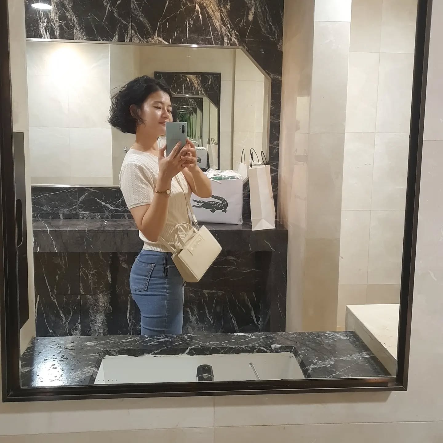 오늘이 만39세 마지막날🤨
하늘이 열린 개천절에 내가 내려왔다구ㅎㅎㅎ
낼이면 이제 빼박 40살입니둥🤨✌️
친구랑 맛난것도 먹고 선물도 한바가지 받았쭙니다
이제 어엿한? 마흔이니까 더 열심히 살아야겠어요
딱 39까지 열심히 놀고 40부터 열심히 살겠단 제 인생계획이
아주 잘 이루어지고 있습니다😆
정말 간만에 나와서 잼나게 놀다왔네요
조만간 운동소식으로 돌아오겠습니다
이제 진짜 빼박 40이니까 더 열심히 관리해야죠!!
어쨌든 나샊이 생축🤗
