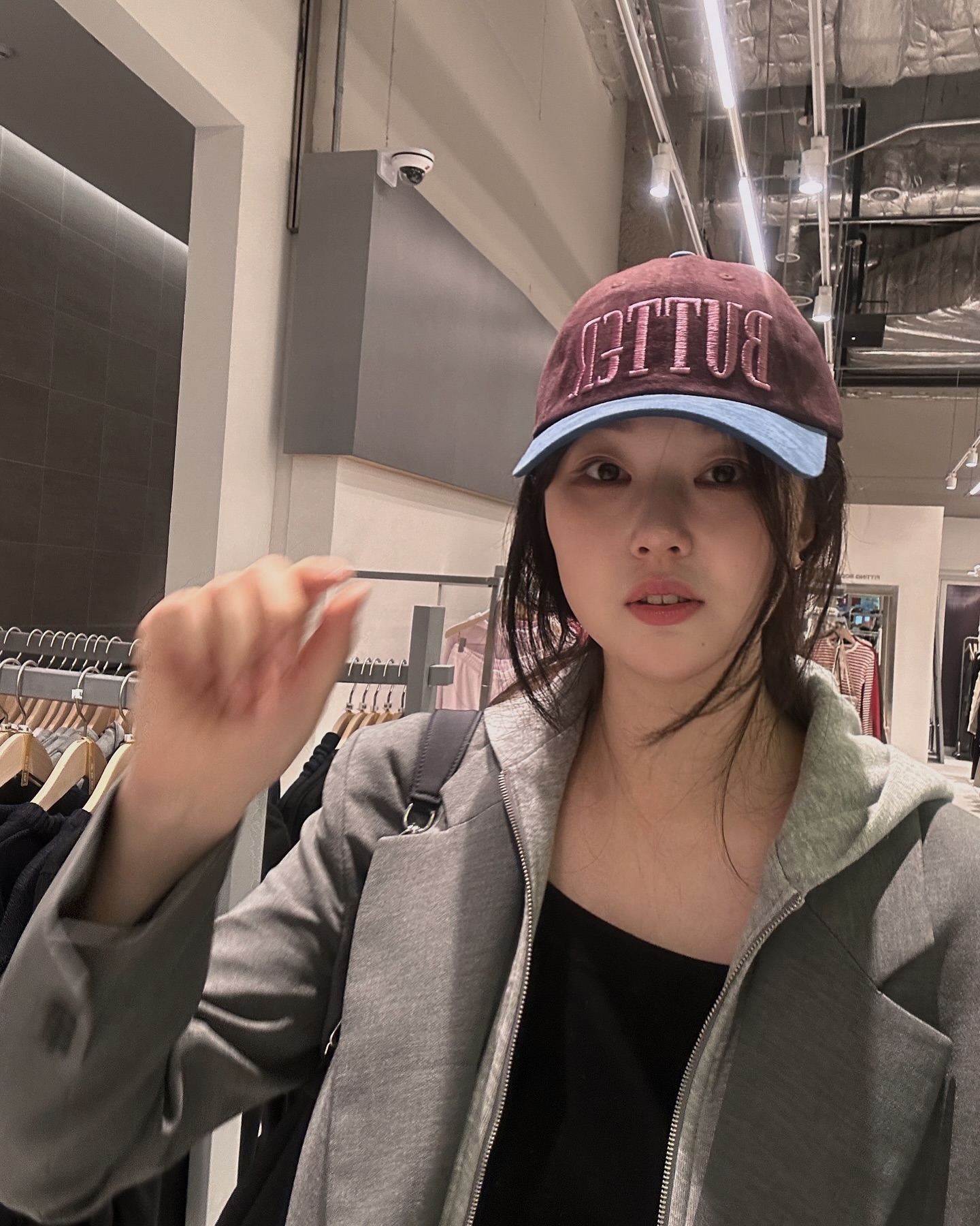 나름 제일 맘에 든 모자 🧢
내가 좋아하는 카페 ☕️
내가 좋아하는 카페의 최애곳 📸
사진 중 제일 몽글몽글 비눗방울 🫧