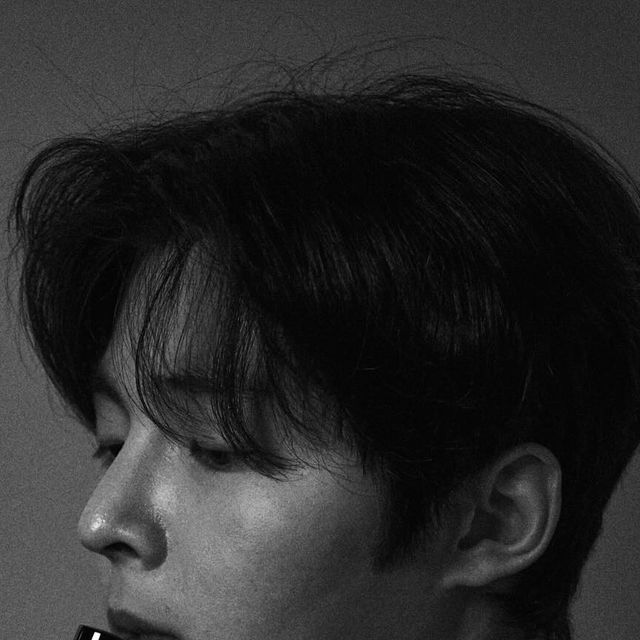  양태상 📍30대 아저씨의 라이프스타일 on Instagram: "#광고 너를 기억하는 단하나의 방법…

30대 아저씨가 순간을 기억하는 방법.
@blackhobby_official와 함께…

블랙하비의 크림 클라우드 30ml!

코튼계열의 향수를 좋아하는 사람 주목‼️
고급스럽고, 우아하면서도, 기억에 남는 향.
딱 이렇게 표현 할 수 있을 것 같다.

섬유유연제 같이 포근하게 안기고 싶으면서도…
내가 안기기전에 나를 안아줬으면 하는 향.

너… 내꺼해라. Black Hobby.
.
.
.
.
.
.
#향수 #향수추천 #향수선물 #선물추천 #니치향수 #수제향수 #남자향수 #여자향수 #드레스퍼퓸 #섬유향수"