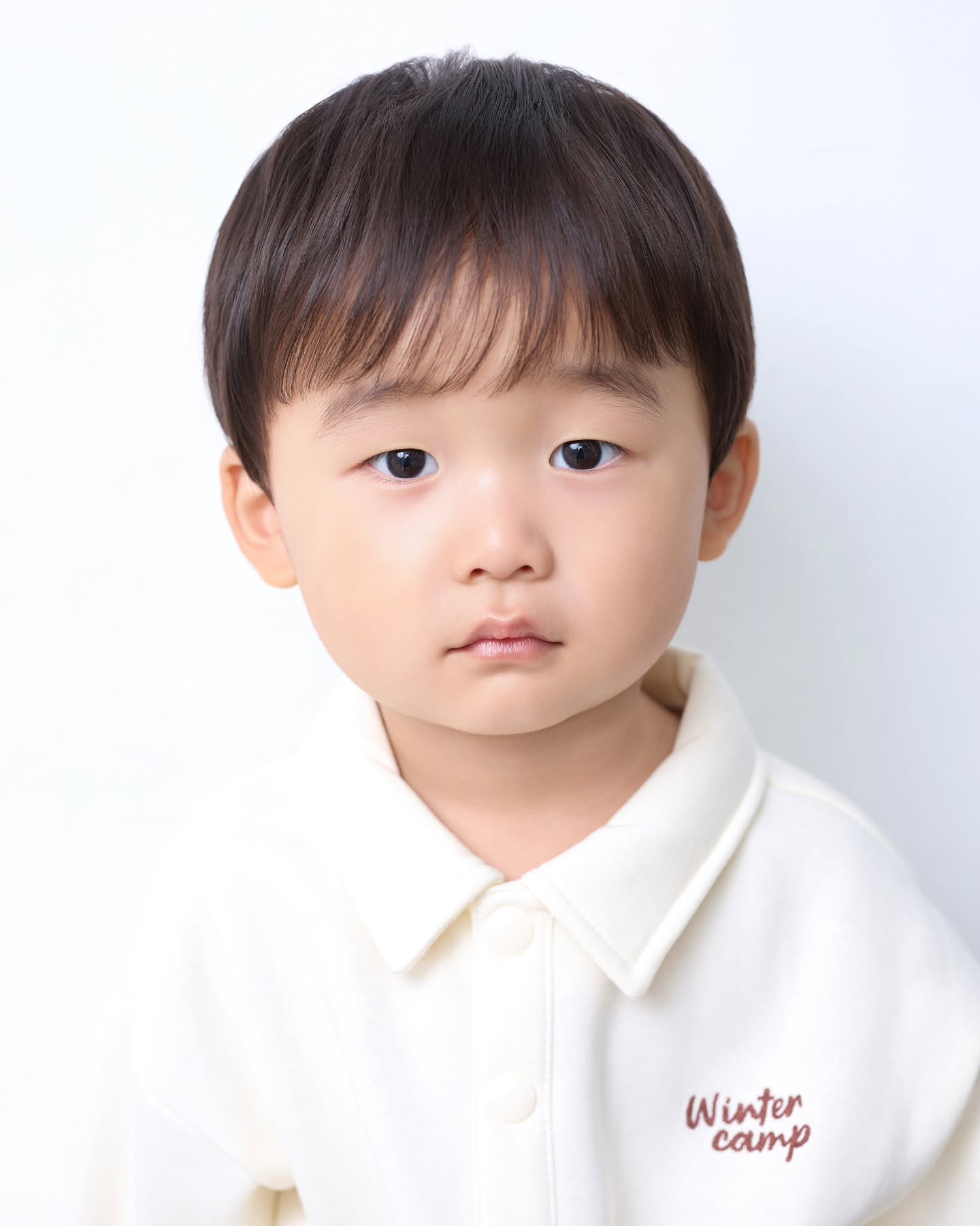이번에 촬영한 수호 프로필😊

#28개월아기 #곧4살

2025년부터 다시 시작해보자!
작가님과 메이크업실장님 덕분에 예쁜 사진촬영했어요!! 넘넘 감사합니다^^ 또 뵙겠습니다♡

spinoff_kids
chloehan_makeup