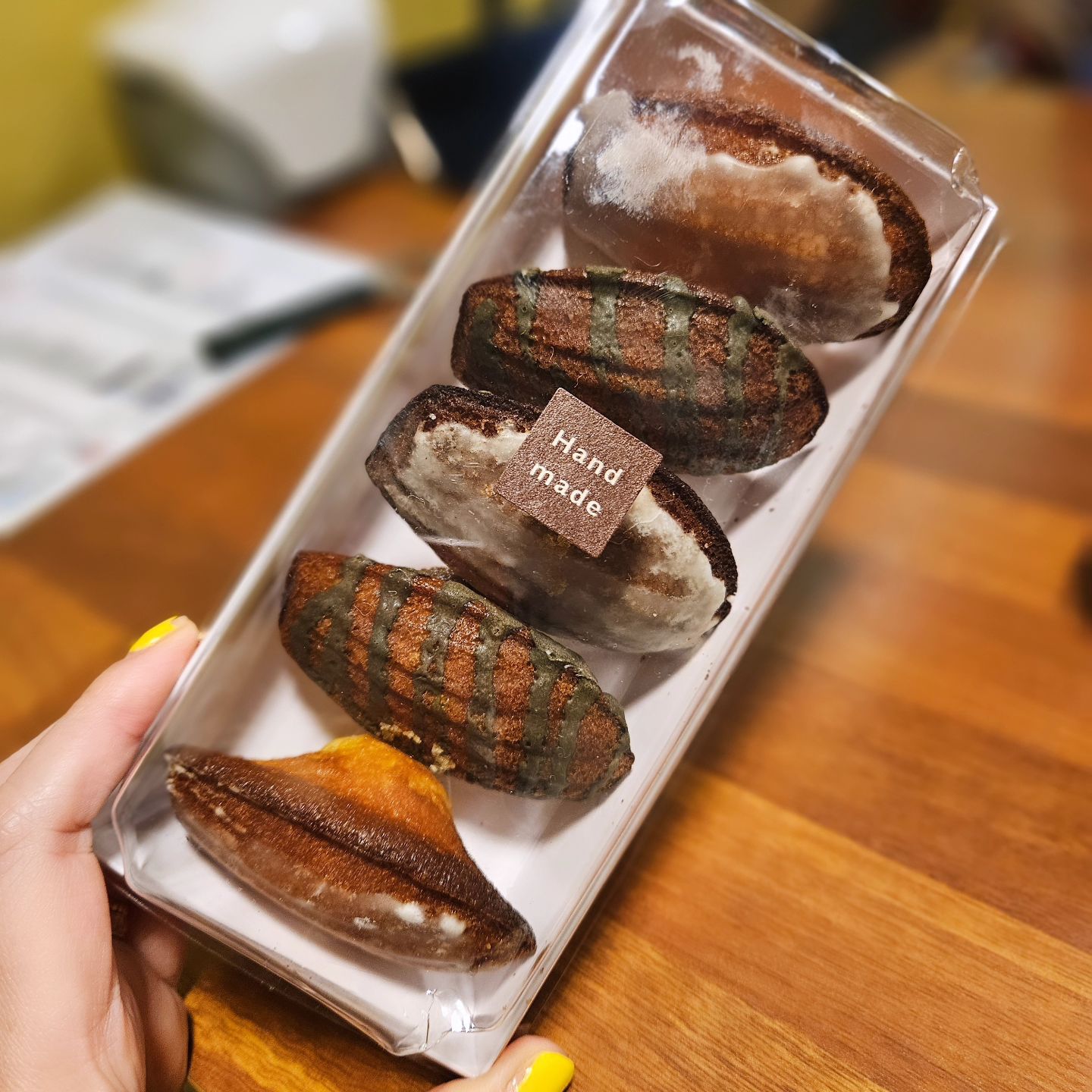 요거는 레몬 맛이구
요거는 커피 맛이야
근데 간은 안 봤어 깔깔깔
.
정성 가득한 직접 구운 빵을 들고 오심
이 엉니를 보면 절로 나오는 말
.
넘나 감사하오.
.
.
#일상 #선물 #빵 #벗 #루와표