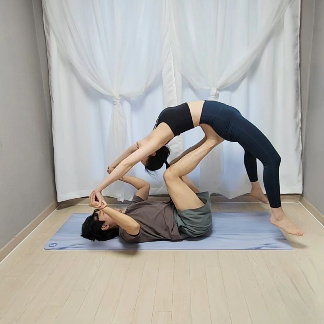 짝꿍과 할수있는👩‍❤️‍👨
여러가지 동작 연습중...

아직 부족한 부분이 많네요 ㅋㅋㅋ
구상했던것들이 생각대로 되지않아
전부 실패했지만....

더 연구해서
함께할수있는 재미진 동작들로
찾아올게요🫡

지인들과 함께할수있는👨‍👩‍👧‍👧
근력운동과 도전적인 움직임들💦
생각만해도 너므 재미쏘요....👀

즐거운 하루 보내세요!!!🏃
