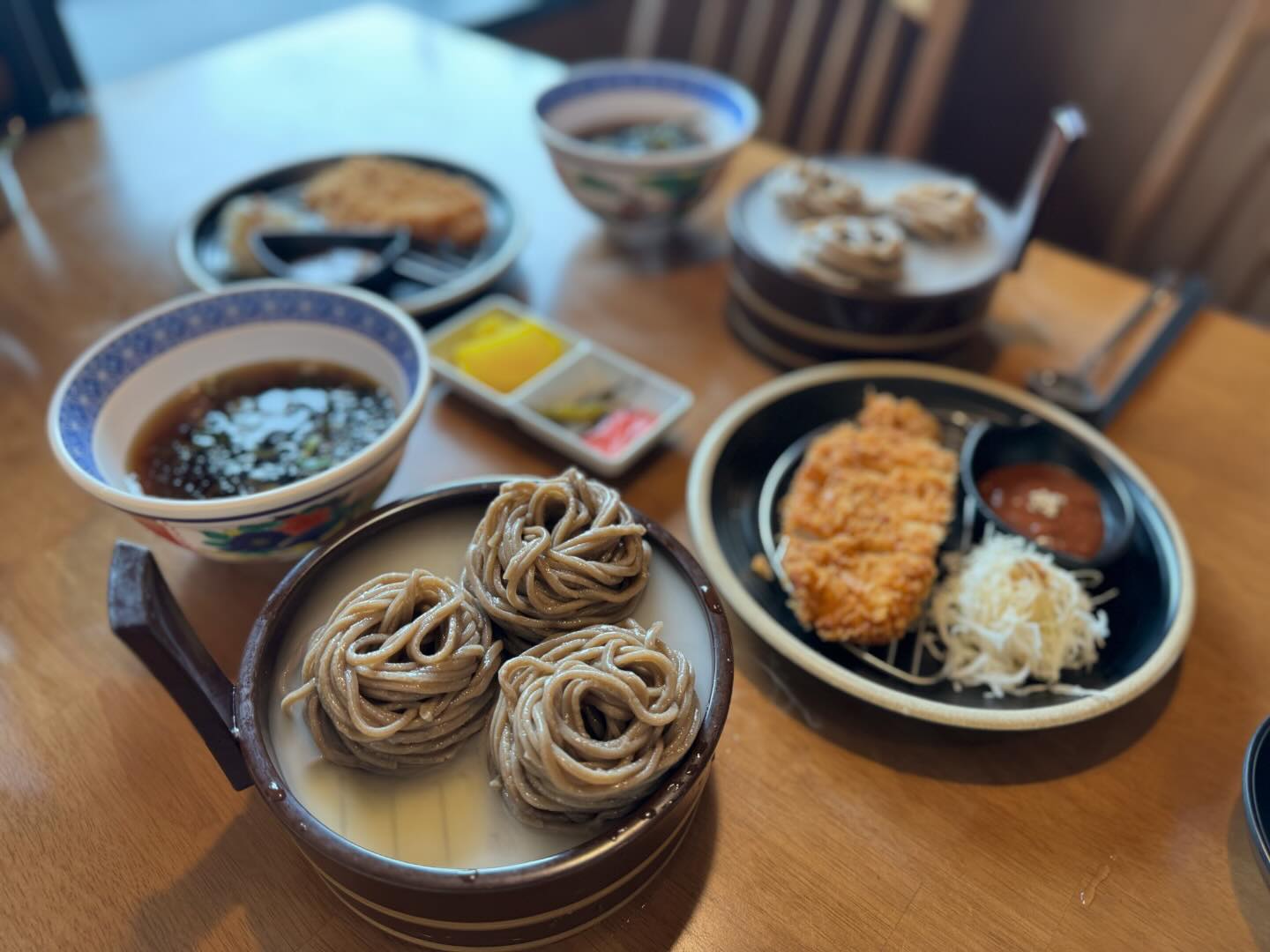 봄비 내리는 촉촉한 주말
딸아이 좋아하는 소바 먹으러..

#주말일상 #소바맛집 samdongsoba_daejeon