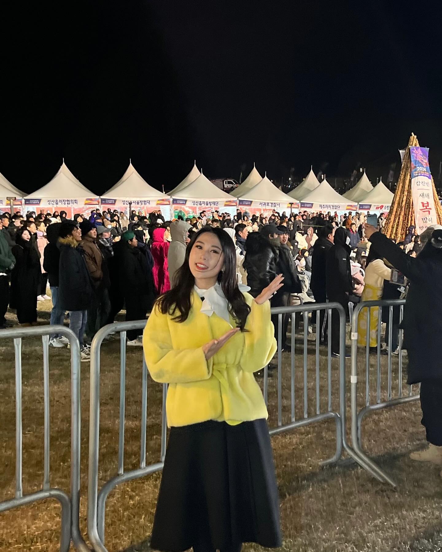 2023년의 마지막은#성산일출봉 에서 
#블리스앙상블 과 함께 일출봉 축제로 마무리 !🎆
2024년의 시작은 가족과 함께🤍
-
가정을 이루고 일도 열심히한 
이벤트 많았던 2023년 미련없이 보내주고 
오늘부터 시작된 2024년 하루하루
열심히 살다보면 뭐라도 되어 있겠지 ? ㅋㅋ
-
#새해복많이받으세요
#이제진짜30대
#윤석열나이로도............