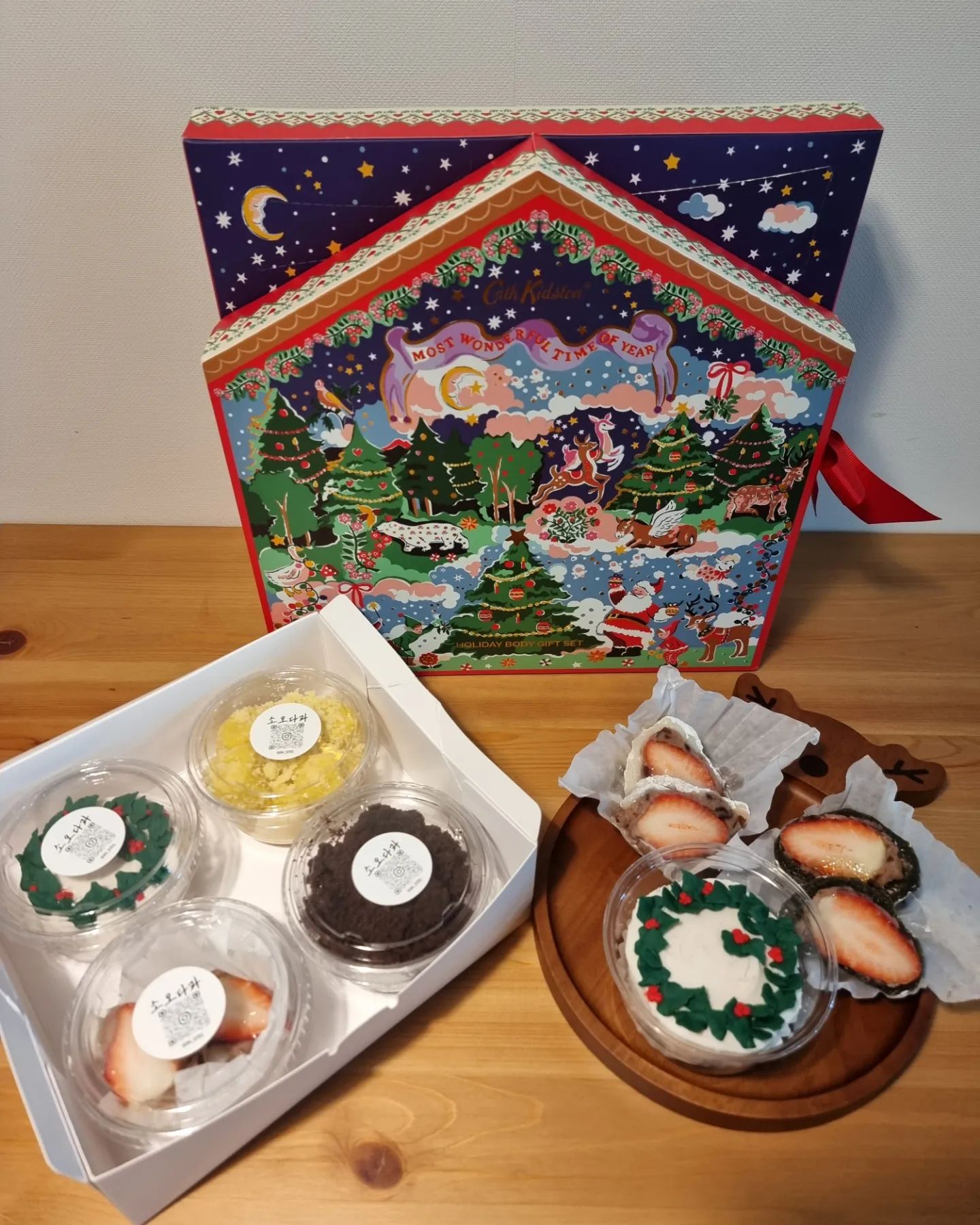 아까워서 어떻게먹지?! (˃̣̣̣̣︿˂̣̣̣̣ )

크리스마스 분위기 물씬 🎄

떡컵케이크와 딸기모찌🍓🍓🍓

초코인절미는 애들 딱 좋아할듯♡

역곡에 이런집이 생기니 너무 좋으당♡♡

쌀을 매일 빻아 정성으로 만드는 

소오다과

soh_0701

 #소오다과 #크리스마스 #돌잔치답례품
#부천떡케이크 #연말케이크
#부천답례#앙금케이크 #부천떡케익
#역곡떡케이크#크리스마스케이크
#bakery #cake #スイーツ #l4l#daily#맞팔 #f4f#lfl #팔로우#likeforfollow #like4like #followback#좋아요#like #mukbang#selfie #dessert