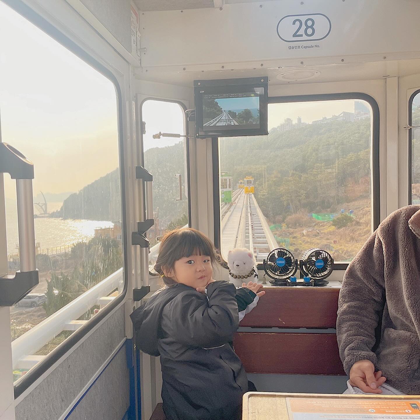 옹x꼼 부산나드리🌊
소듕한 추억 많이 쌓자 공주들ღ
꼬미는 기억도 못하겠지 ㅎㅎㅎㅎ

#자매 #3살차이 #이웃사촌 👨‍👩‍👧👨‍👩‍👧