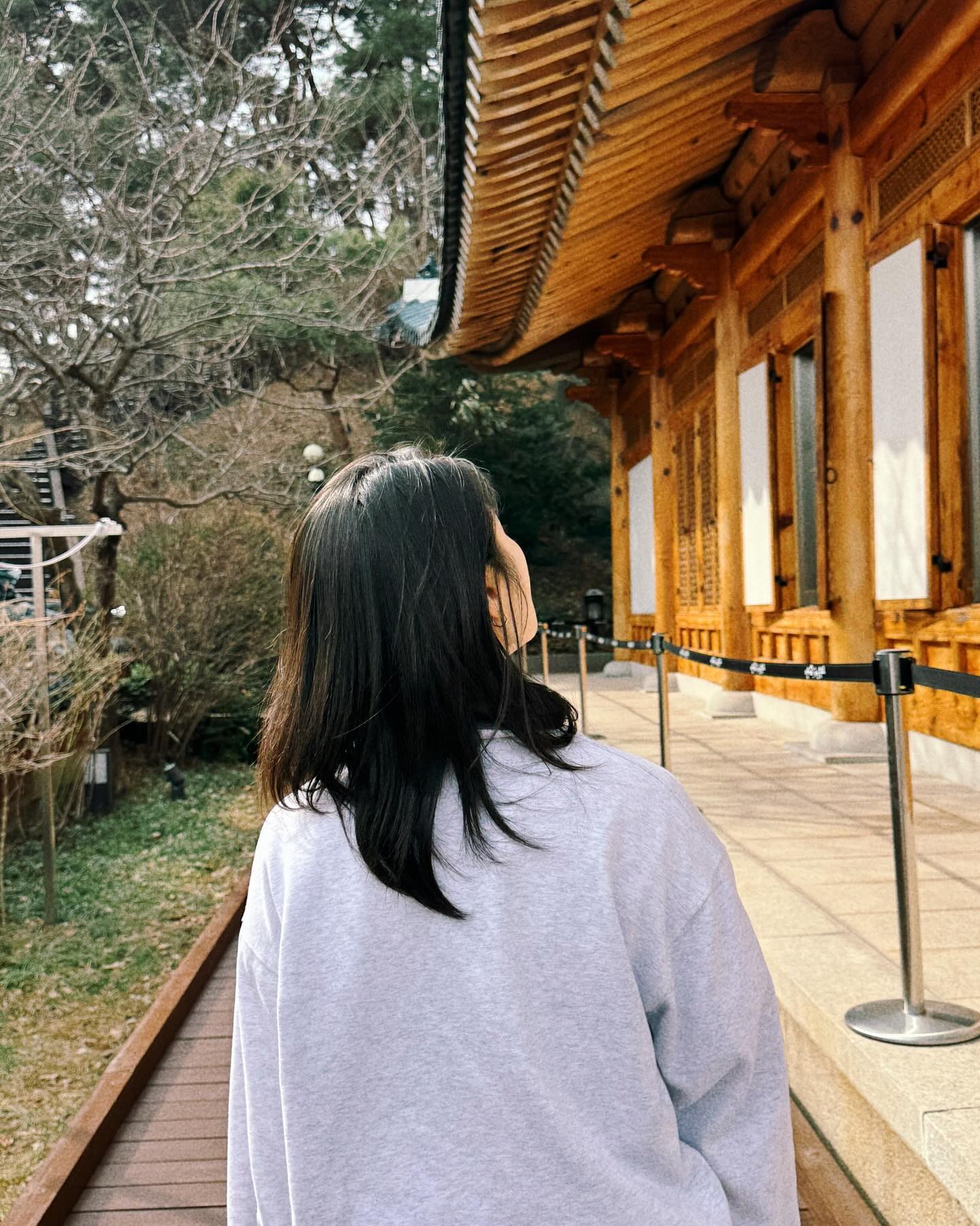 240316 
꼬미네 첫 등산 잊지 않기 위해 박제✨
처음하는 경험에 신나고, 수업 땡땡이라 들뜨고, 날씨는 기가막혔는데, 함께한 사람들이 모두 둥글기에 함께할 수 있어 더욱이 좋았던 날💕

흑곰에게 다음 청계산도 가겠다는 말이 나올 줄이야🙊
등산은 여전히 싫지만 추억에  딱 두 번까지는 생각해 볼 수 있을 것 같다🐻🐻‍❄️ 

#인왕산 #서울데이트 #청와대 #부부일상