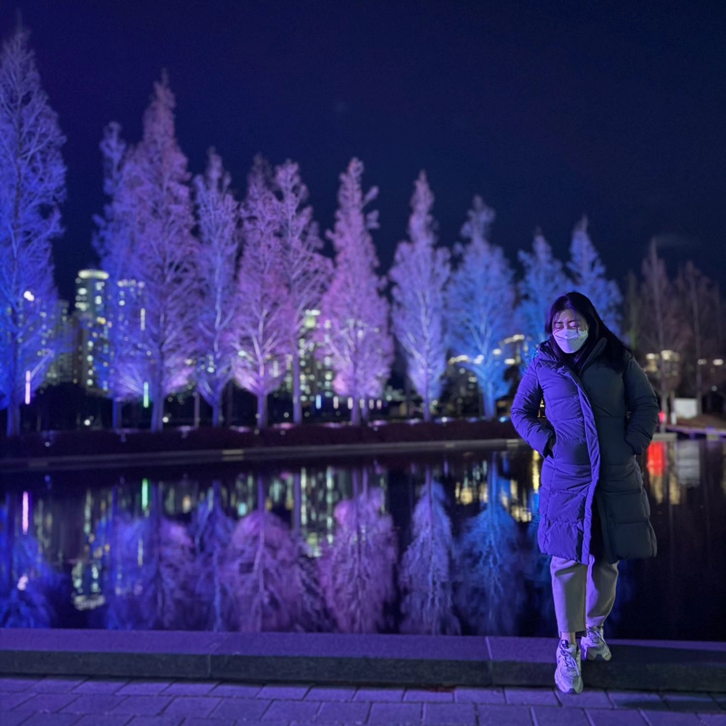 부산 진구 이쁜 밤거리 🌃 
#서면 #시민공원 #송상현광장 

크리스마스 캐롤이 들리는 서면 1번가에

알록달록한 조명으로 꽃,별,바다,식물을 테마로
서면 빛 축제와 더불어 부산 진구에 야경의 꽃이 피었어요 💐 

어른이는 서면과 시민공원을 다녀왔는데
반짝거리는 불빛이 정말 이쁘더라구요 🙈😍😎😆

추운 겨울 [부산진 별빛산책길] 따라서
아름다운 이쁜 추억을 남겨보세요 🏃‍♀️🏃‍♀️

#부산진구볼거리 #부산야경 #부산진별빛산책길
#부산야경명소 #진구놀거리 #부산진구알리미
#어른아이 #쌍콤한어른이맛집❤️