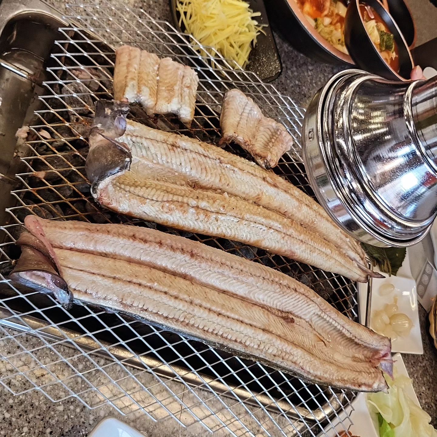 딸내미 퇴사하구 고생했다며 몸보신 하라며 델꾸왓당
아부지 최고🥺💗