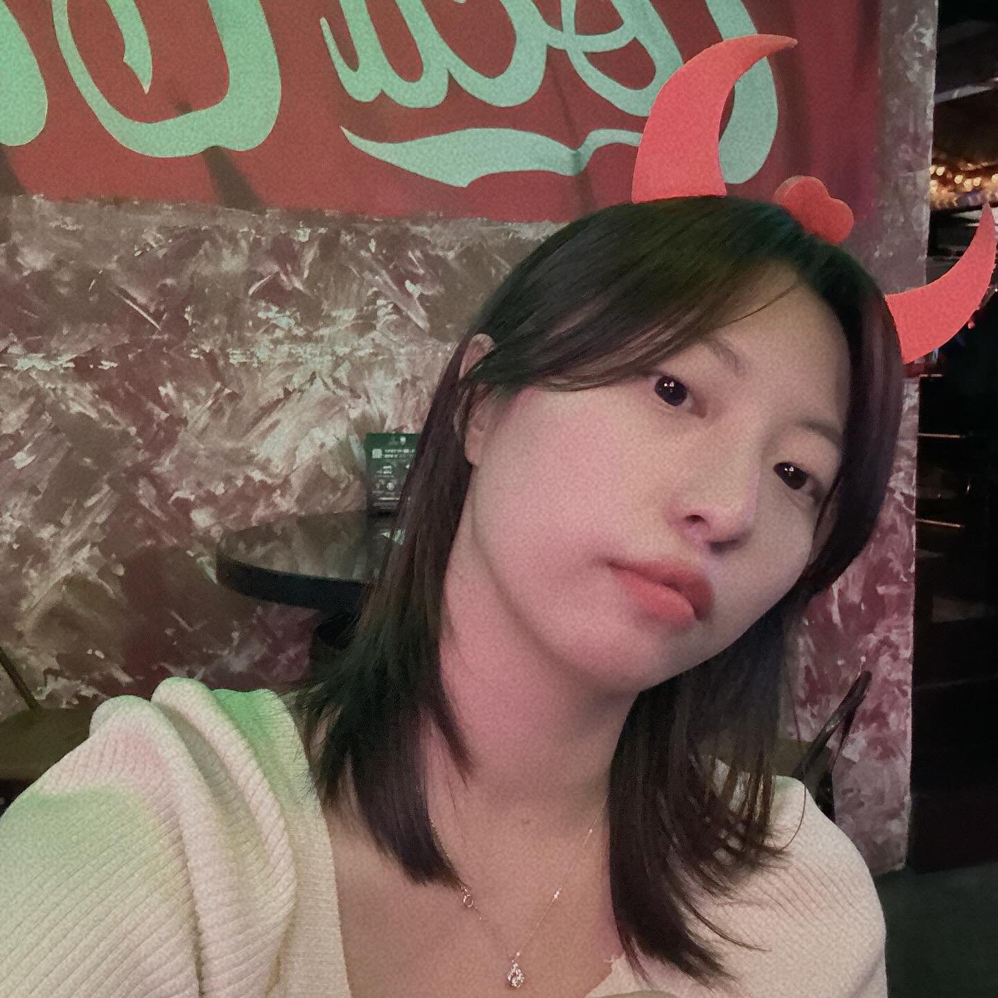 술 먹으러 갔다가 머리띠 얻고 축구 보기🏟️

#머리자름#중단발#중단발레이어드컷#아시안컵#축구#요르단대한민국#합정#상수#라루즈#셀카#selfie#😈