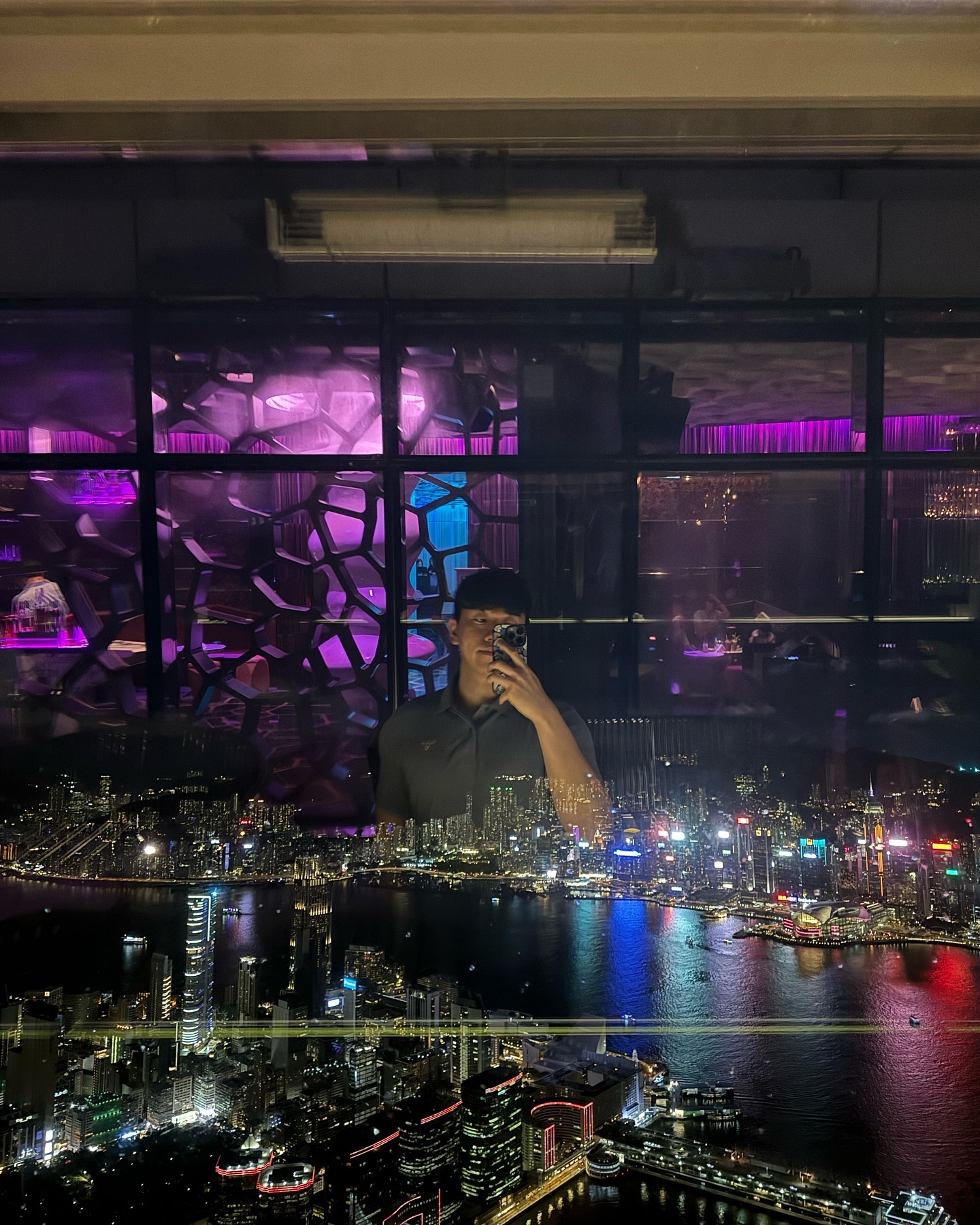 오존바 화장실 기깔남 🙇🏻‍♂️💜