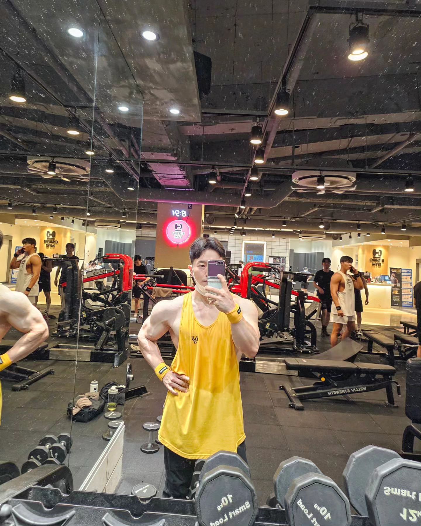 ⠀
-느리지만
-성실하게
-꾸준하게
-遅くても
-真面目に
-地道に
-
-오랜만에 투샷😎
-久しぶりにツーショット😎
-
#오운완 #다이어트 #다이어터 #복근 #운동소통 #운동기록 #ㅇㅇㅇ #헬스 #헬스타그램 #선팔하면맞팔가요 #ジム #ダイエット #筋トレ女子 #筋トレ男子 #美尻 #筋トレ #筋トレ好きと繋がりたい #フォローバック #フォロー返します #フィットネス #gym #fitness #fitnessmodel #workout #likesforlike #followforfollowback