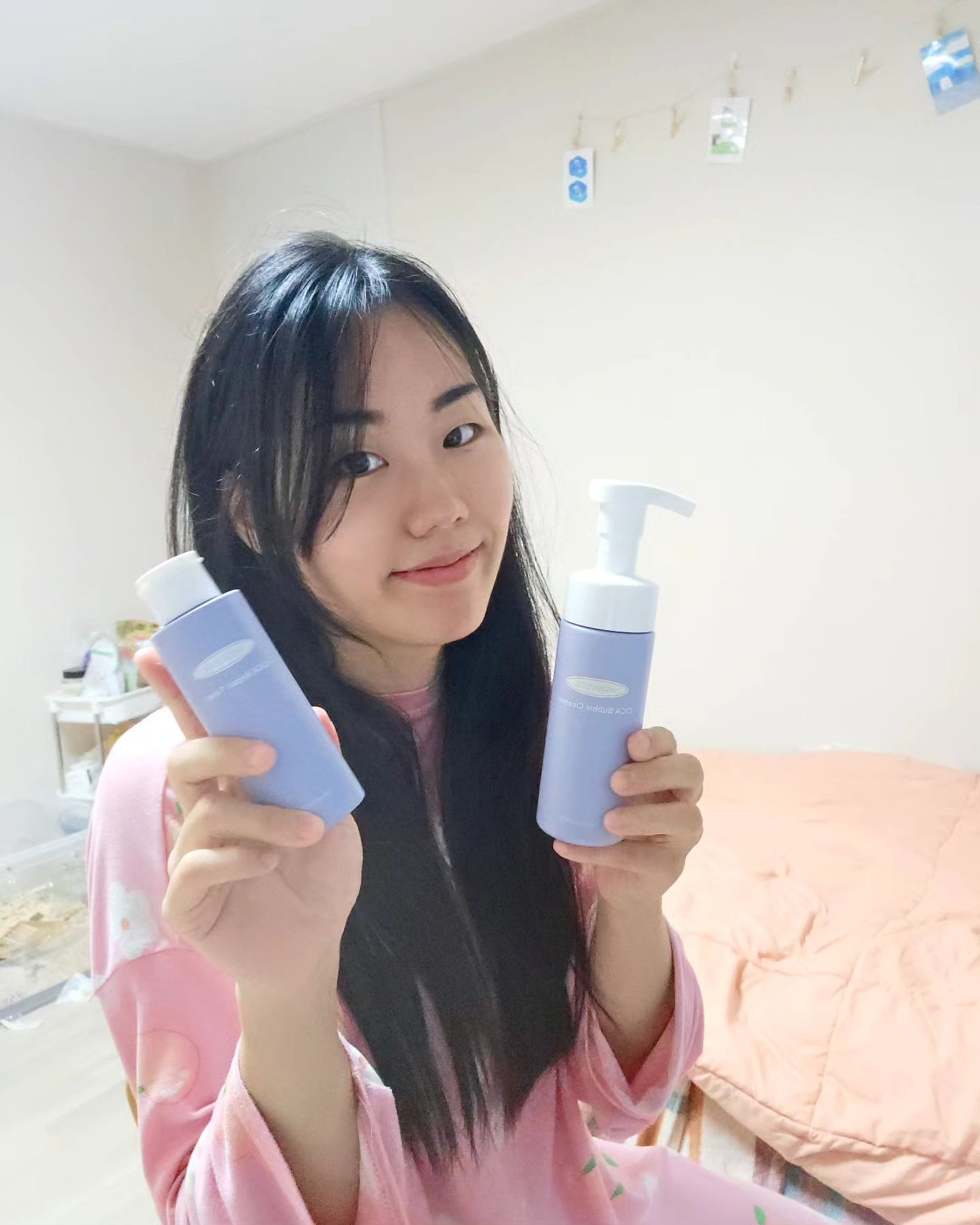 있을때 지키라는 말이 있죠.

피부도 갑자기 훅 가죠. CC잘못 발랐다가 성분이 진짜 중요하더라고요. 치료하는데 몇년을 고생했던지...🥲

전체 품목 거의 한달가까이 써본결과 라인마다 착한 성분에 괜찮네요. 스트레스 받은 피부가 빠르게 진정되더라고요.

거품은 굉장히 부드럽고 토너는 순하게 흡수되고!

말해 뭐합니까.😆

wavecos.ad  wavecos.official  #제품협찬
오늘 들고 온건 웨이브코스시카버블클렌저 랑 웨이브코스시카리페어토너 입니다.

 이거 아세요?🫢 클렌징을 한다음에 물기를 안닦으면 수분이 오히려 증발하면서 피부수분을 빼앗는거? 물기를 닦고 바로 토너로 수분을 채우는게 중요해요.

마지막영상은 오늘 아침 일어나서 항상하는 루틴 찍어본건데 클렌징 후 토너를 발라줘야 해서 바로 옆에 두고 씻습니다.😆

#웨이브코스 #wavecos #시카리페어토너 #웨이브코스시카리페어토너   #시카리페어 #진정토너 #웨이브코스시카버블클렌저 #시카버블클렌저 #시카클렌저 #클렌징폼 #협찬