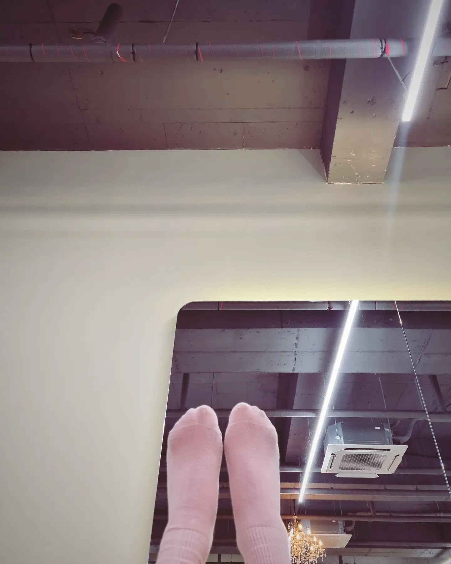 .
요즘 운동 다니고있당.
회사 근처이고, 집 근처이고, 무료PT 한달 5번, 샴푸&바디워시 비치
나름 괜찮은 조건이라 다니기 시작했는데, 헬스장 컨디션이 유지만 된다믄 계속 다닐듯!

상하체 조진다고 조졌는데 또 내가 조져진듯🫠🫠

#헬린이 #헬스 #다이어트 #오운완