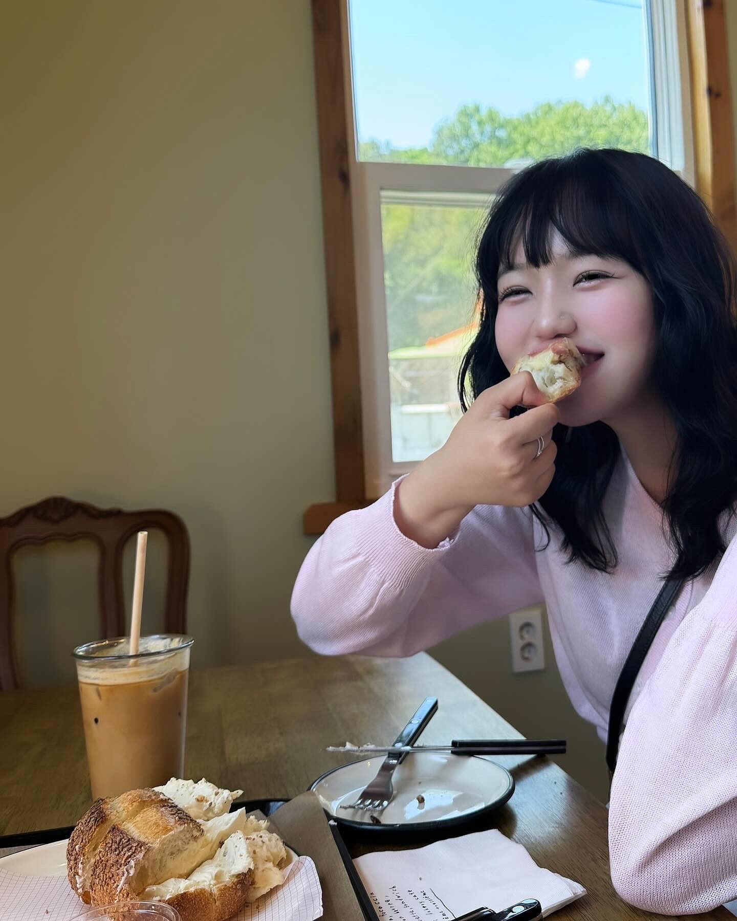 행복해지는 법을 가장 잘 안답니다🍀🍀⚡️

,
,

강하게 내리쬐는 태양 아래 주말 나들이는
온몸 구석구석 썬크림 필수 🔥

여러분의 픽 선크림은 ?

#올리브영썬크림추천 #셔터브리티 #아이오페