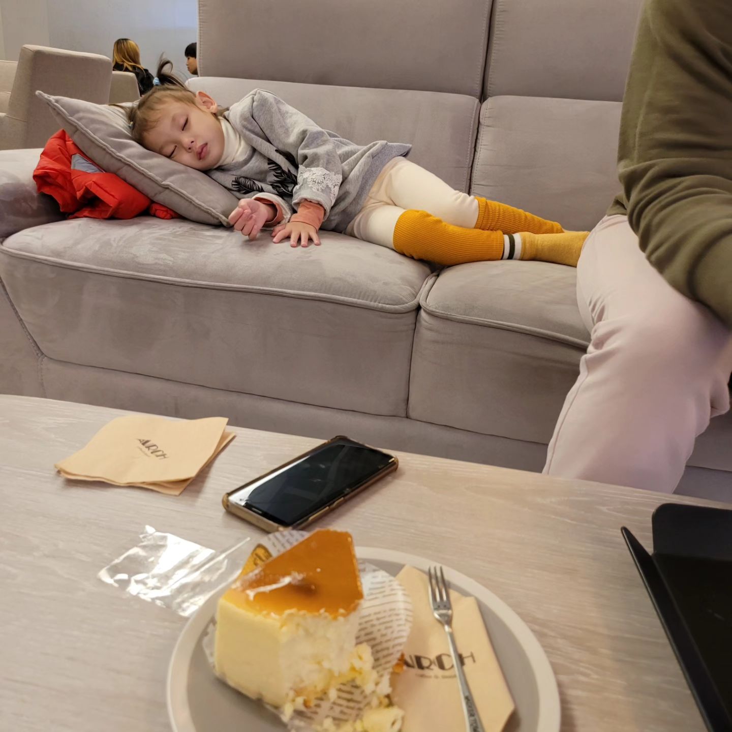 할아버지 집에 다녀와 오는길에 잠든 수빈. #다문화아기#다문화아기모델#육아혼혈아가모델#육아일상#육아소통#육아기록#육아맞팔#육아일상#육아지옥#육아#육아맞팔#육아맘#육아스타그램#베이커리해유#가포#천사들#가포본동공원#마산해양공원#신마산교회#경남대학교#마산잼팍#마산키즈카페#대한민국#러시아#모델#키즈모델#창원경남대디저트39#디저트39#♡