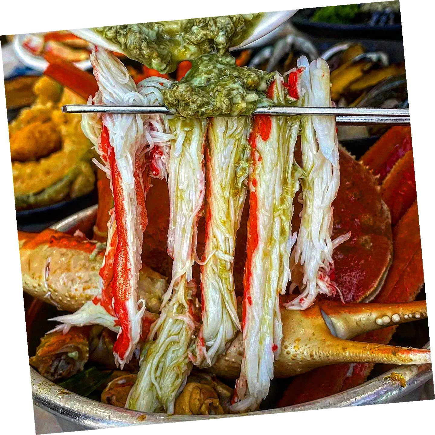 [강원도 속초] #대포대게회직판장 (대게 전문점) 

속초 가면 꼭 들러야하는 대포대게회직판장이예요
바로 쪄주시는데 짜지 않지만 간이 적당히 베어있어서 정말 맛있게 먹을 수 있는데요
살수율에 맛에 또 가격에 놀라는 찐 가성비 맛집이예요
밑반찬도 정말 많이 주셔서 놀라요
대포항 가시면 정말 꼭 들르세요 

---
🏘주소: 강원 속초시 대포항희망길 51 1층
💰가격: 대게. 킹크랩 (변동) 물회 (15.) 모듬회 소/중/대/특 (90./120./140./160.) 

----
#대포대게회직판장
#속초맛집
#대포항맛집
#속초대포항맛집
#속초대게
#속초맛집추천
#속초핫플
#속초현지인맛집
#속초가볼만한곳
#속초여행
#속초대게맛집
#속초중앙시장
#대포항대게맛집
#대포항맛집추천
#속초라마다호텔
#속초홍게
#속초여행코스
#속초횟집