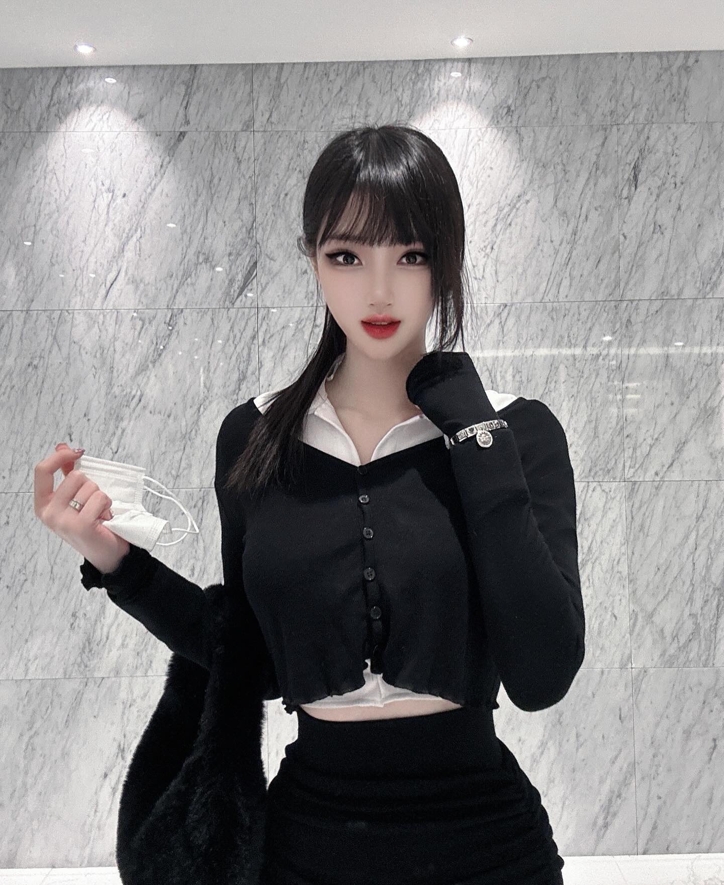 nomination_korea⛓️
노미네이션 팔찌 하고 오랜만에 묶머👱🏻‍♀️

이태리 명품 주얼리 브랜드 노미네이션의
시그니쳐 컬렉션 컴포져블팔찌🖤

블랙+실버 조합에 천사 포인트ෆ
원하는 링크를 자유롭게 연결하여 커스터마이징이 가능한
명품팔찌라서 개성있고 고급스럽게 연출이 가능해요◡̈

🤍
#노미네이션 #노미네이션팔찌 #명품팔찌
#여자팔찌 #팔찌브랜드 #크리스마스선물
#여자친구선물 #커플팔찌