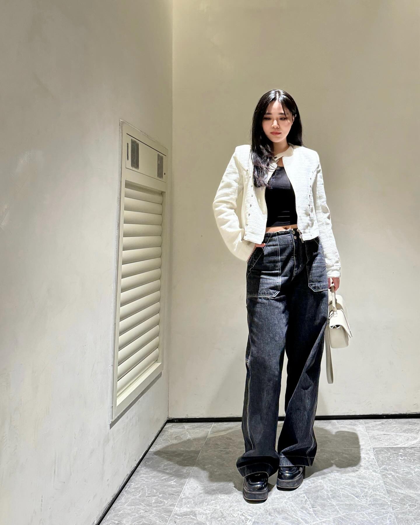 -
🖤🤍😎🤍🖤 
유교걸의 소심한 꼽이 노출룩
.
.