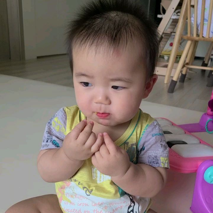 D+250일차 지훈이♡

오늘도 먹방꿈나무^^
엄마가만든 고구마치즈볼~
잘먹는 아들!

타요그네도 재미있게 타는 아가!
내려주면 내렸다고~ 
태우면 태웠다고 찡찡이!? ㅋㅋㅋ 
그네타다 자는날이 올거같은
편안함이 느껴진달까.ㅇ.

고맙습니다 영애언니..
덕분에 놀거리하나더생겨서
힘듦이 살짝줄었음다

#흑토끼띠아기 #흑토끼띠맘 #타요그네 #먹방꿈나무♡