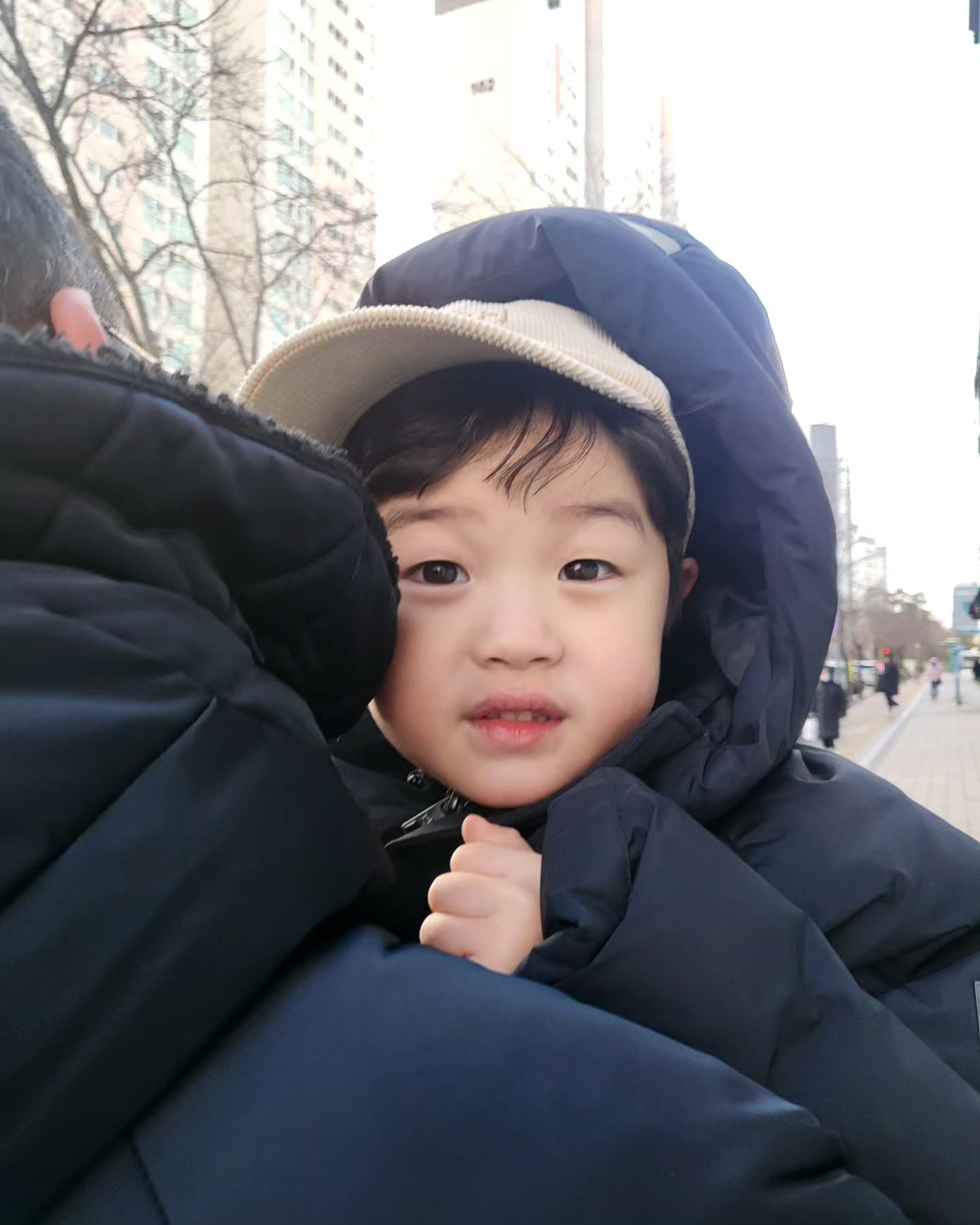 -
추워서 말 수가 줄어든 유민
삼촌이랑은 포토존에서 사진도 찍고!!
붕어빵 맛있어서 뒷날 또 감ㅋㅋㅋ

#5살
#한파
#구안와사
#주말엔다이소
#아트박스
#붕어얌