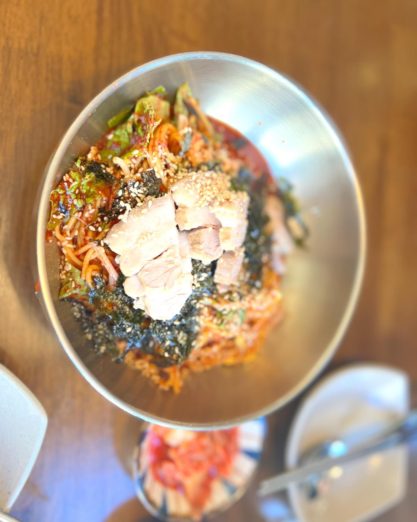 #협찬 깔끔하고 맛있는 맛집추천~!!

제주공항 근처에 위치한 고기국수와 솥밥맛집~
여행와서 혹은 저같은 도민도 깔끔함과 맛에 번한 맛집입니다~
식사후 조금만 걸어가면 바닷가 산책도 가능한 소화시키고~
제주는 맛집많으니 또 먹으러~?ㅋㅋㅋ
사장님도 친절하고 너무 좋았어요~

📍제주 늘소담
  제주특별자치도 제주시 탑동로 31-3 (삼도이동) 

🚗 근처에 공영주차장있어서 거기이용하시면 됩니다.

📞0507-1355-1325

#협찬 #늘소담 #제주늘소담 #탑동맛집 #제주맛집 #제주공항근처맛집 #제주맛집추천 #제주도맛집추천 #제주도민 #제주도 #제주도여행 #제주로컬맛집 #제주현지인맛집 #제주공항맛집 #제주탑동맛집 #꾸러기안나 #꾸러기안나일상 #맛집탐방