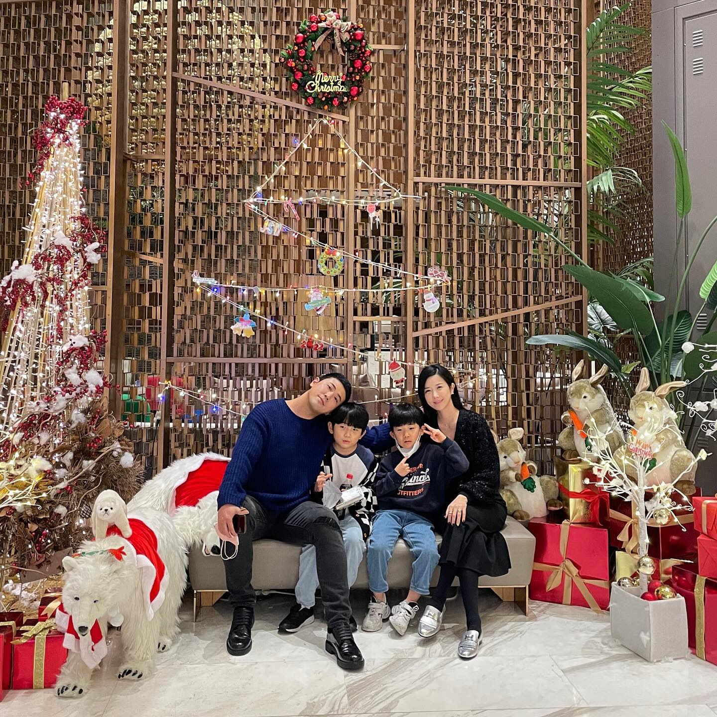 2022 크리스마스 기록 🎄
⠀
⠀
#네식구였을때
#일년사이
#한명더 🤗
#우당탕탕김씨네
⠀
⠀
⠀
⠀