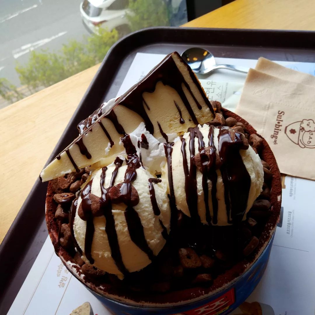 #설빙전주혁신점 #전북 전주시 덕진구 안전로 152 #2022년9월1일목요일오후6시

혼자 맛있는거를 먹어도 행복하지만 저는 좋은 사람들이랑 맛있는거를 먹는 시간이 더 행복하더라고요😂
2024년에는 좋은 사람들이랑 맛있는거 먹는 시간이 많아졌으면 좋겠습니다🙏

한정메뉴였던 '미쯔설빙' 을 혼자 다 먹어야되서 그런지 너어무 달았지만 맛없없이라서 한방울도 안 남기도 아주 맛있게 다 먹었습니다👍👍

모두들 새해 복 많이 받으세요💙