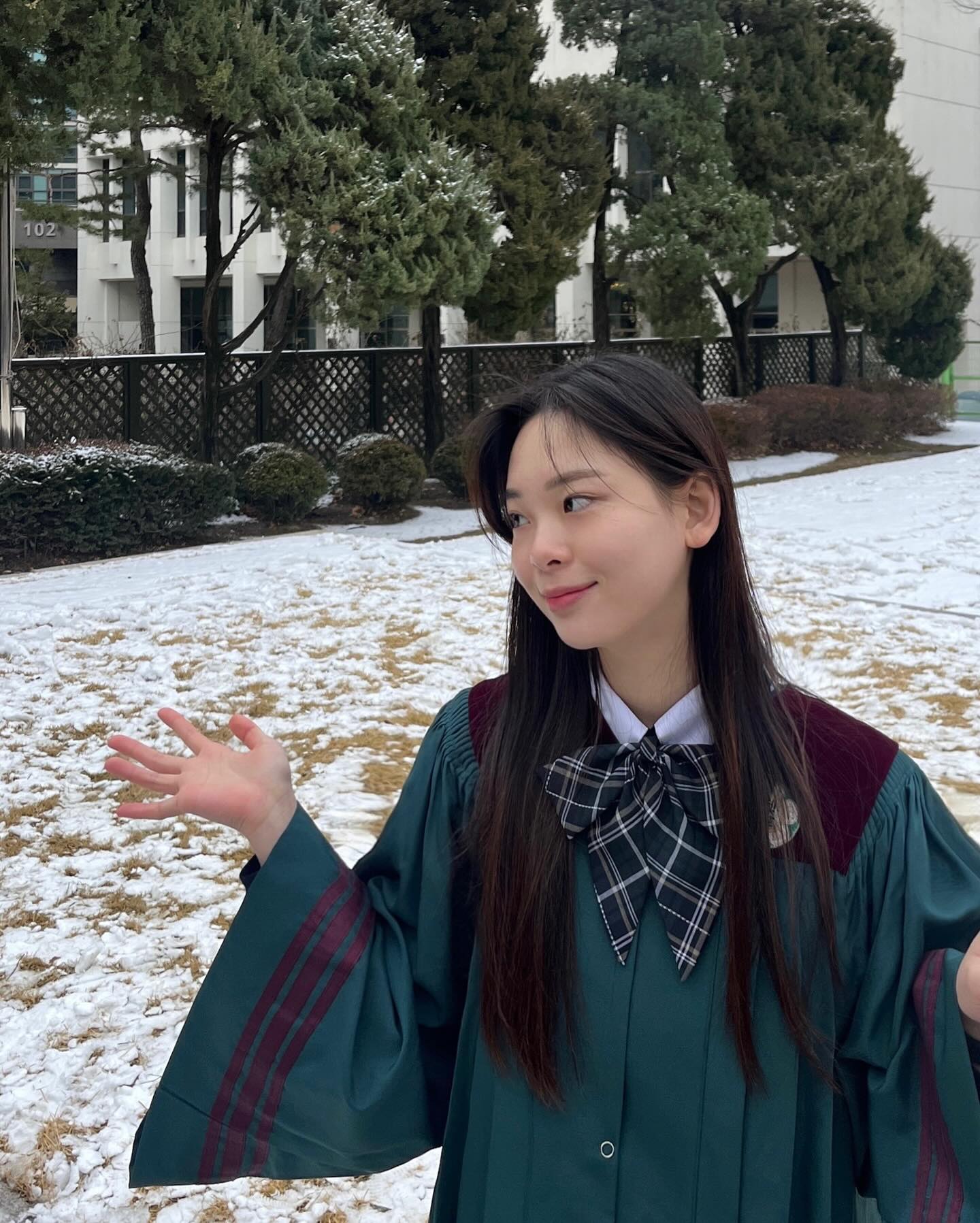 🎓