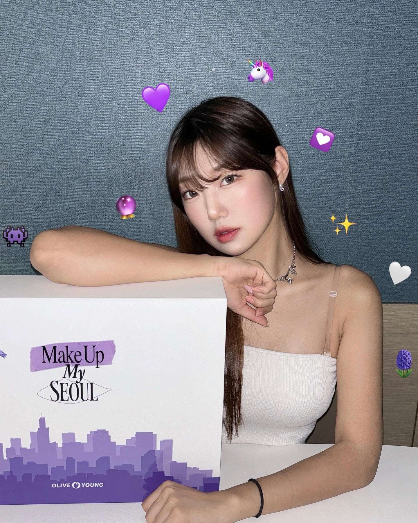 #광고 𝑴𝒂𝒌𝒆 𝒖𝒑 𝑴𝒚 𝑺𝒆𝒐𝒖𝒍 ! ✨🔮

나만의 서울, 나만의 뷰티!  #서울뷰티 의 시작은 올리브영으로부터 🌌
⠀
올리브영(oliveyoung_official )에서 ‘서울뷰티’라는 컨셉으로 서울의 다양한 베이스 메이크업을 연출할 수 있는 키트를 보내주셨어요 ! 💜 ⠀
⠀
서울뷰티라는 이름에 걸맞게 오픈하자마자 보이는 다양한 서울의 랜드마크로 인해 서울의 생동감이 물씬 느껴졌는데요 ! 뉴트럴톤의 아지트 #성수,  걸코어의 성지 #홍대, 하이라이팅 맛집 #강남, 클래식의 랜드마크 #청담 까지 TPO에 맞게 조합할 수 있었어요.💄⠀
저는 그 중 ‘홍대’의 무드를 연출해 보았는데요! 💗#바닐라코 [얼티밋 화이트 쿠션]을 이용해 결점 없는 베이스 메이크업을 연출하고, 중안부까지 덮어진 블러셔와 아이돌 속눈썹과 토끼혀립까지 연출해 주었어요.🐰⠀
⠀
9️⃣월 한 달 간, 4가지 메이크업을 더욱 완벽하게 연출할 수 있는 베이스 아이템들이 특별한 기획과 가격으로 준비되어 있다고 하는데요! 💁🏻‍♀️⠀
⠀
오직 올리브영에서만 만날 수 있는 기회이니 다양한 ‘서울뷰티’ 메이크업을 연출해 보고 싶은 분들에게 추천드립니다! 🤍⠀
⠀
#올리브영 #올리브영서울뷰티 #서울뷰티 #oliveyoung ⠀