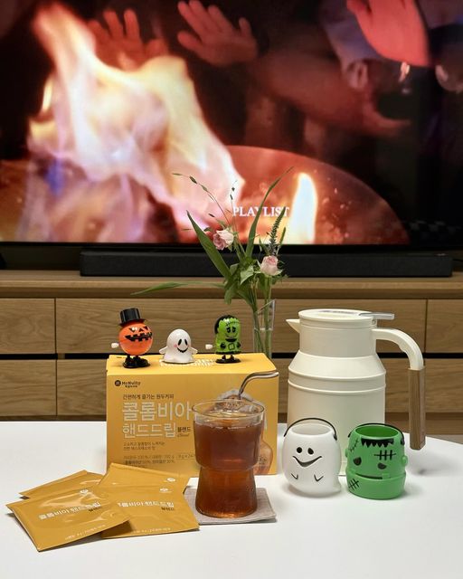 율홈🤎 on Instagram: "#광고 이번에 한국맥널티에서 드립백 커피를 보내주셔서 맛 보게 되었어요🤎 언제 어디서나 편하게 원두커피를 즐길수있게해주는 드립백! 안그래도 이번에 머신기 고