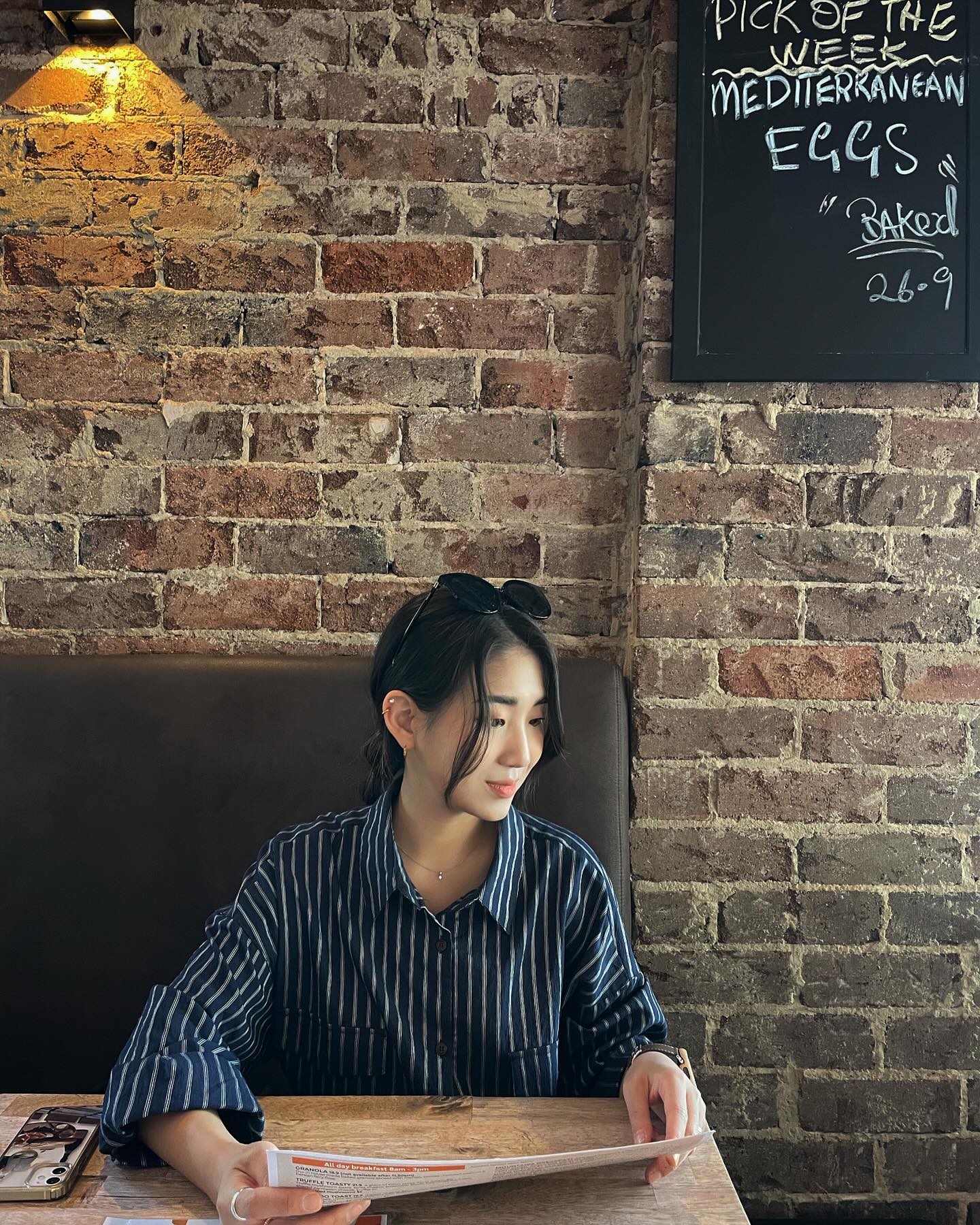 이 동네에서 커피로 재일 유명하다는 카페에 들어가 
자리를 잡고 앉아서 여유롭게 커피 한잔☕️
창 밖으로 손을 잡고 지나가는 노부부의 데이트
아이와 함께 나들이 온 가족들의 모습,,

사는 것이 아니라 여행으로 가면
어느 곳이든 다 여유로워 보이는 거 겠지..? 
현생은 모두 치열하겠지만
그것이 여행이 주는 느낌이 아닐까?

그나저나 젤라또 진짜 맛있었다..🫢🍦
마지막 영상이 킬포에요✨