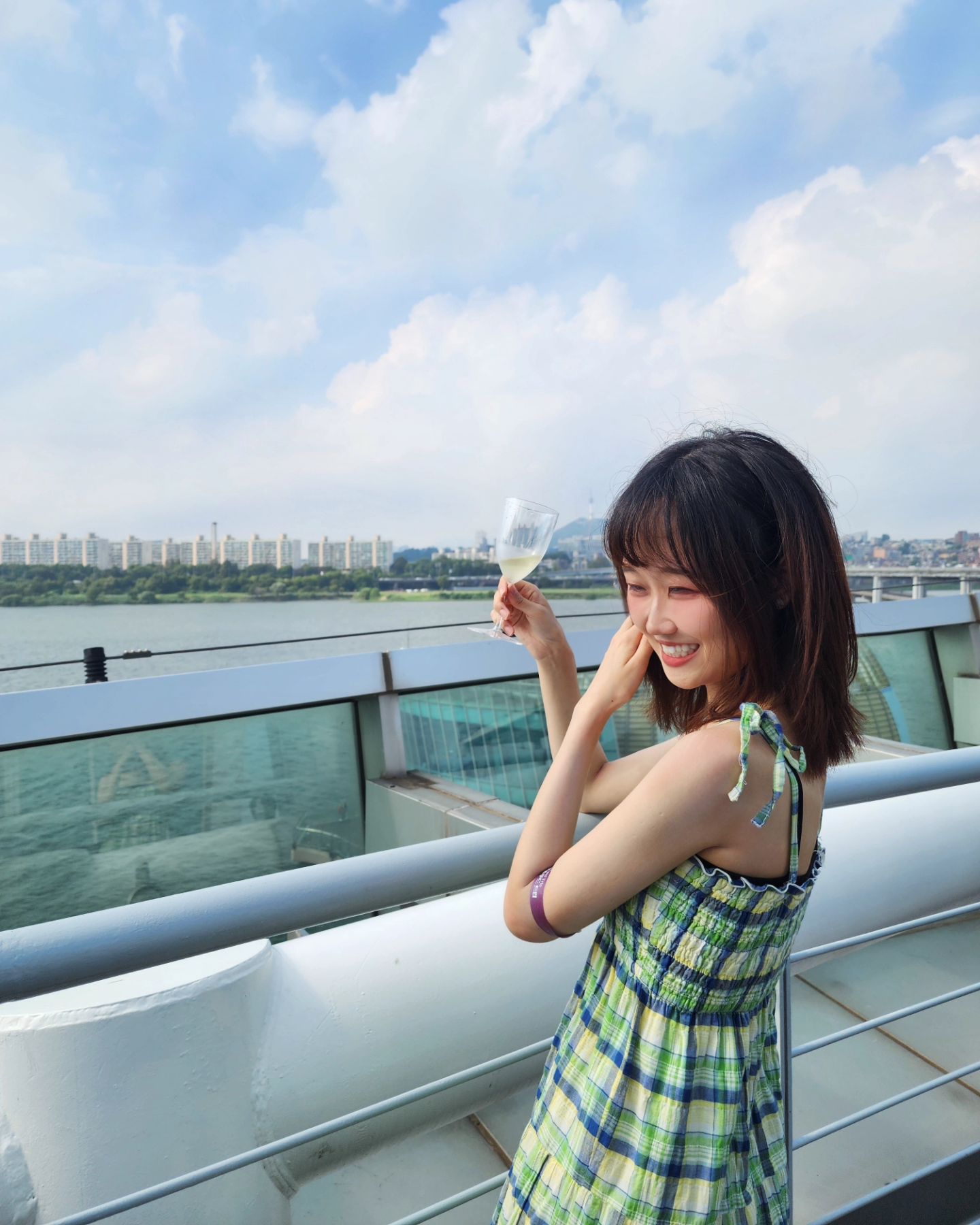 오늘의 정말 슬픈 이야기

세빛둥둥섬은 2014년도부터 세빛섬이라는 이름으로 바뀌었대요. . .

역사의 뒤안길로 사라진 둥둥이가 너무너무 불쌍하다🥹
그래서 와인을 마실 수 밖에 없었다
잘 가! 둥둥아!

#세빛섬 #반포대교무지개분수