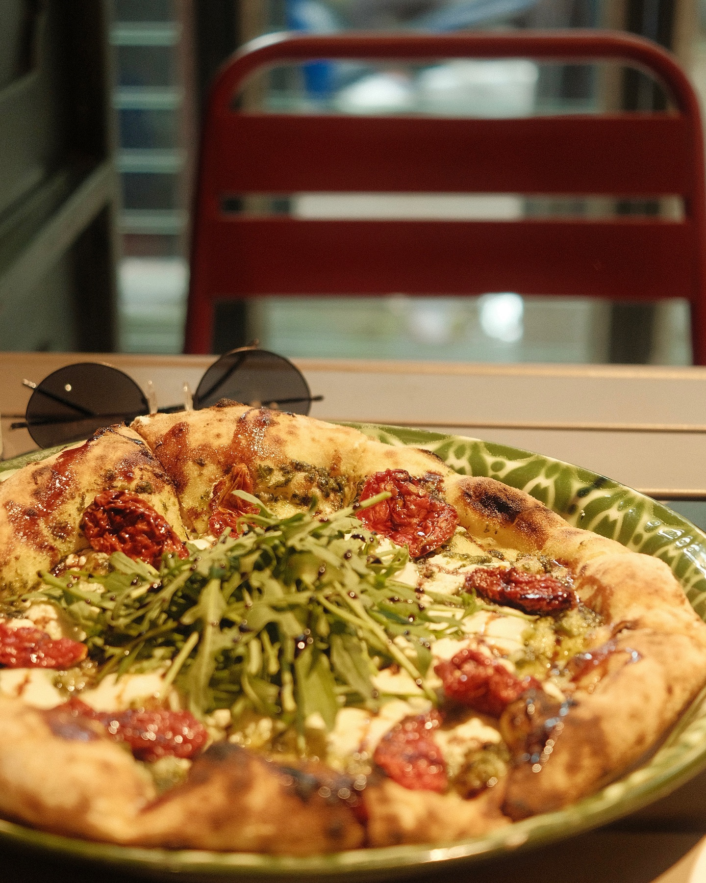 반캉왓에 간다면 꼭 먹어줘야하는 #아디락피자 #adirakpizza 
페스토리코타피자가 시그니처인이유 10가지 댈 수 있을정도로 진짜 맛있었던 화덕피자🍕🍕

#thailand #chiangmai #chiangmaitrip #bankangwat #streetphotography #snap #cafe  #travelling #travel #travelblogger #travelgram #travelphoto #travelphotography #fujifilm #태국여행 #치앙마이여행 #스냅사진 #취미사진 #여행스타그램 #반캉왓