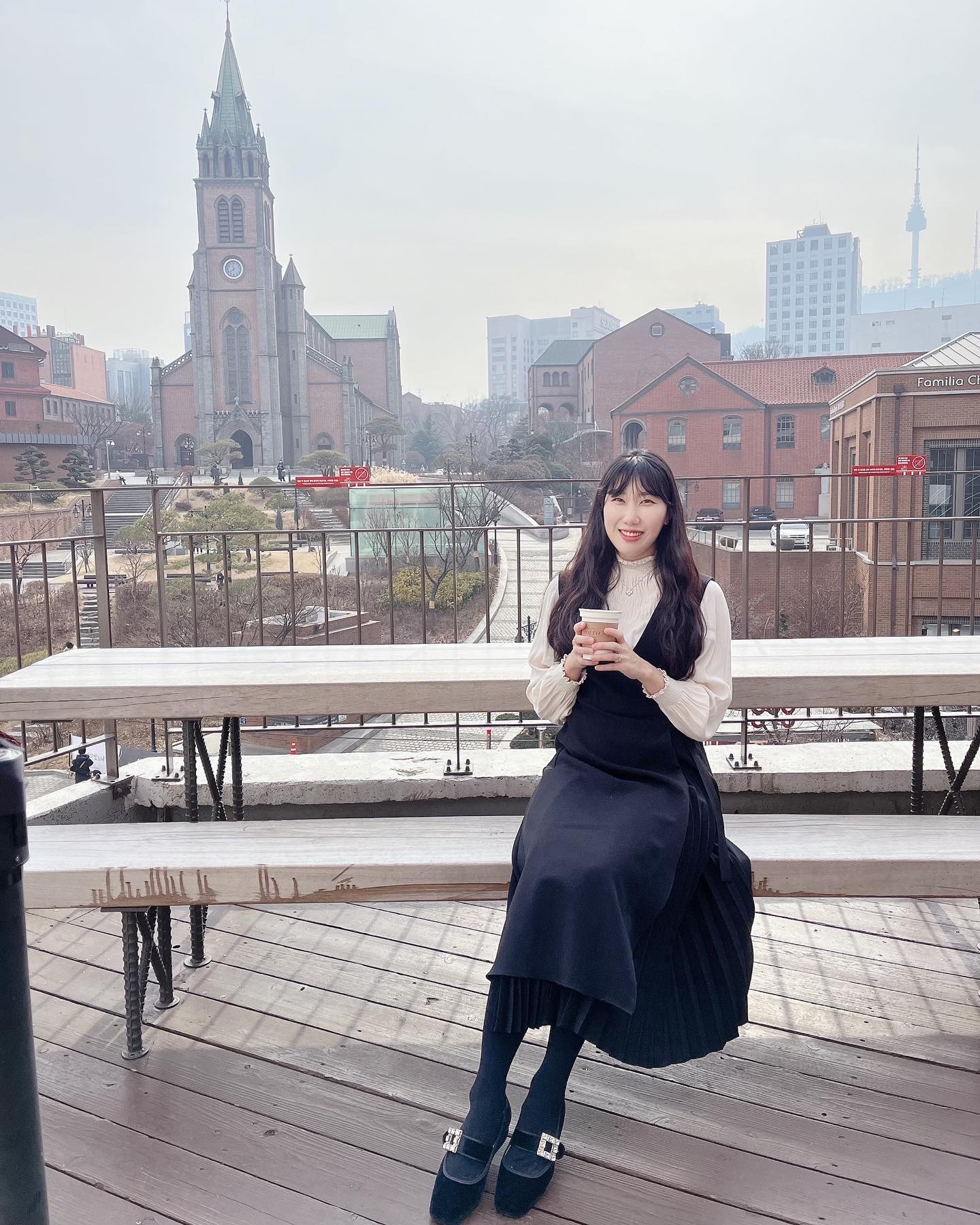 안닮은 자매의 시밀러룩 데이트👭🏻
넘나 유럽이 가고싶어졌다!
.
원래는 인생네컷도 찍고 코인노래방도 가고 젊은이들처럼 놀기로 했으나…
둘 다 못함🤣
다음 자부타임엔 꼭!!!
.
#자매스타그램 #카페스타그램 #몰토에스프레소바 #자부타임 #시밀러룩 #명동카페