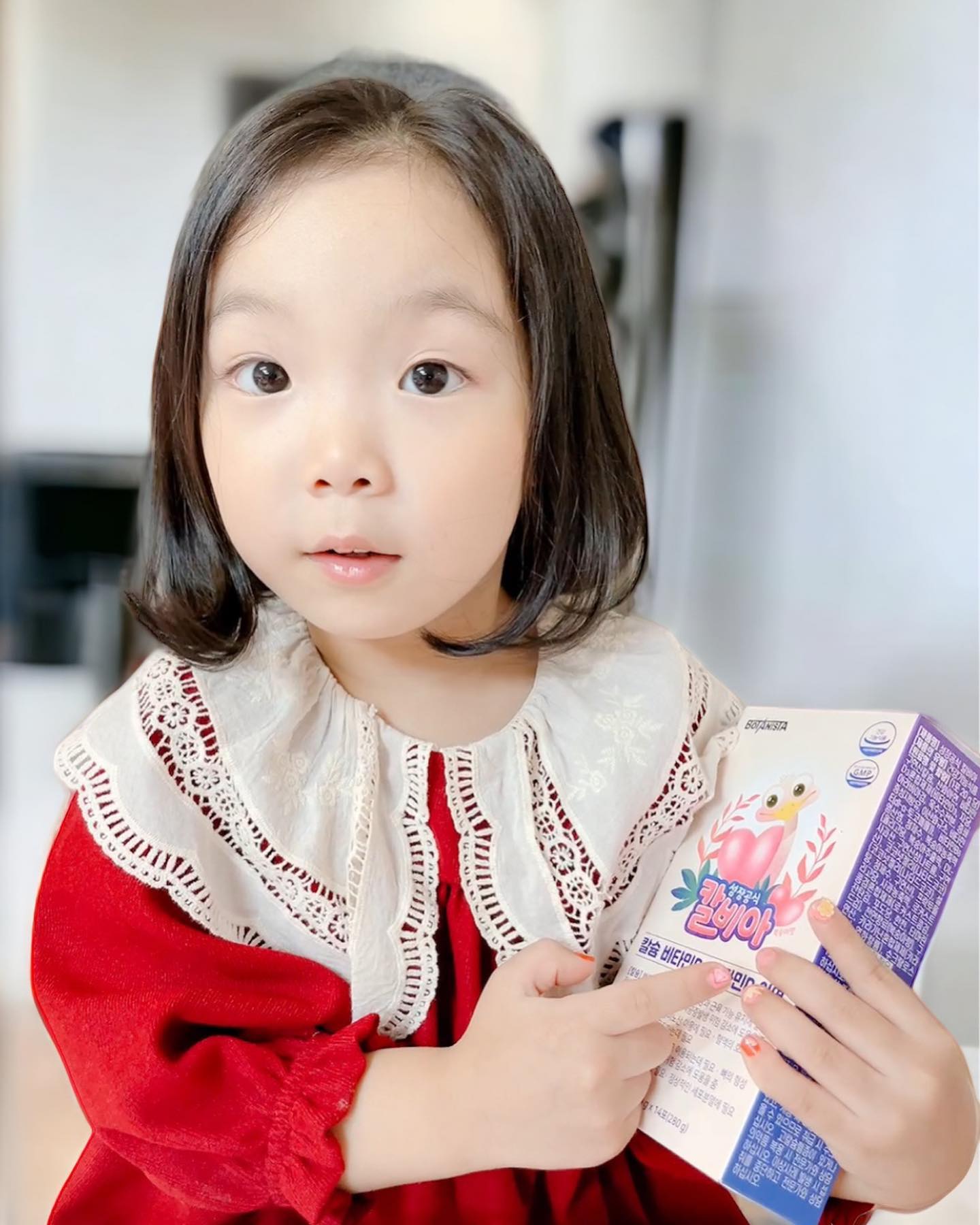 #협찬 x keycleo042 

편식이 심한 아이라서 영양제에 신경쓰고 있는데
넘 편하게 먹일 수 있는 칼비아를 만나게 되었어요~
아이들의 성장에 필요한 칼슘, 비타민B6, 비타민D, 아연을
하루 1포로 섭취할 수 있어요
복숭아맛 젤리라서 호불호가 없을 거 같지만
2주분, 1개월분, 3개월분 구성으로 판매되는게
입맛 까다로운 아이 키우는 엄마한테는 정말 좋더라구요~ 
어린이 영양제 칼비아! 요즘 인기던데 그 이유를 알겠어요^^
2주분부터 먼저 시작해보시길 추천해요~

#키즈젤리#유아칼슘영양제 #어린이건강기능식품 #칼비아 #성장공식칼비아 #어린이영양제 #도치맘