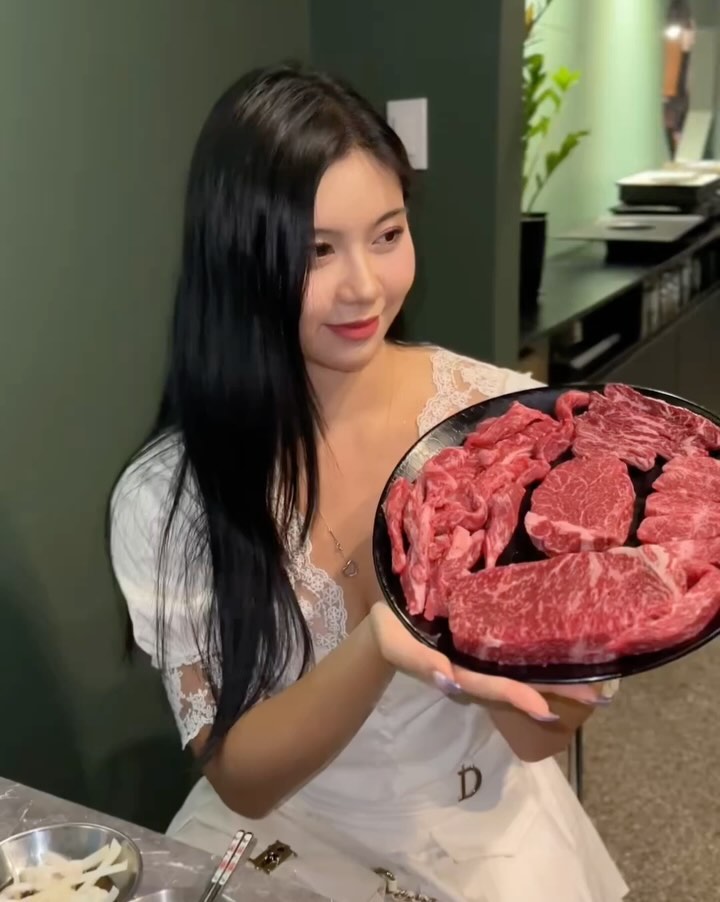 강남 고기집은 #청암140
좋은 사람들과 좋은 고기가 함께니 #금상첨화 ❤️

입에서 사르르 녹는 소고기에 사이드 메뉴들도 너무 맛있었어요~

위치는
서울 강남구 역삼로 140 지상1층

#청암140 #역삼역맛집 #역삼역회식 #단체회식 #강남맛집 #단 체룸 #강남회식장소추천 #프라이빗룸 #룸회식 #한우맛집 #맛스 타 #먹스타 #고기덕후 #고기러버 #회식장소추천 #강남숙성고기 #암소고기 #140시간숙성 #일상 #회식 #먹스타그램