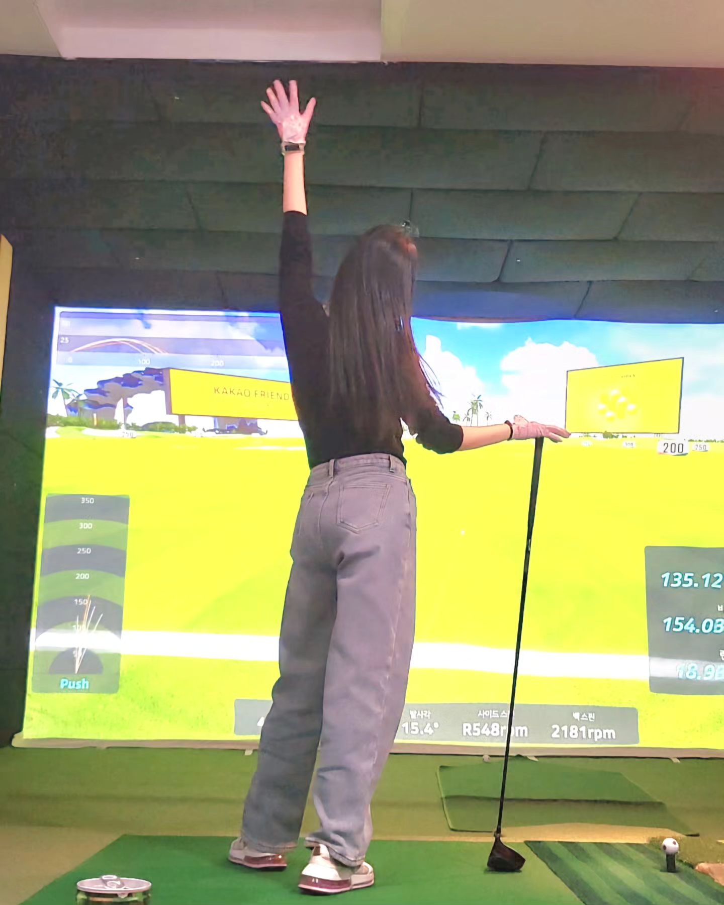 드디어 150m 넘겼다
살이 찌니까 넘어가는구만🤣

스트레스엔 공 후려치는게 최고🏌‍♀️
털바지 입었더니 겁나 펑퍼짐하네..ㅋㅋㅋ

#점심시간운동 #스크린골프⛳️ #드라이버연습 #직장인점심시간 #프렌즈스크린