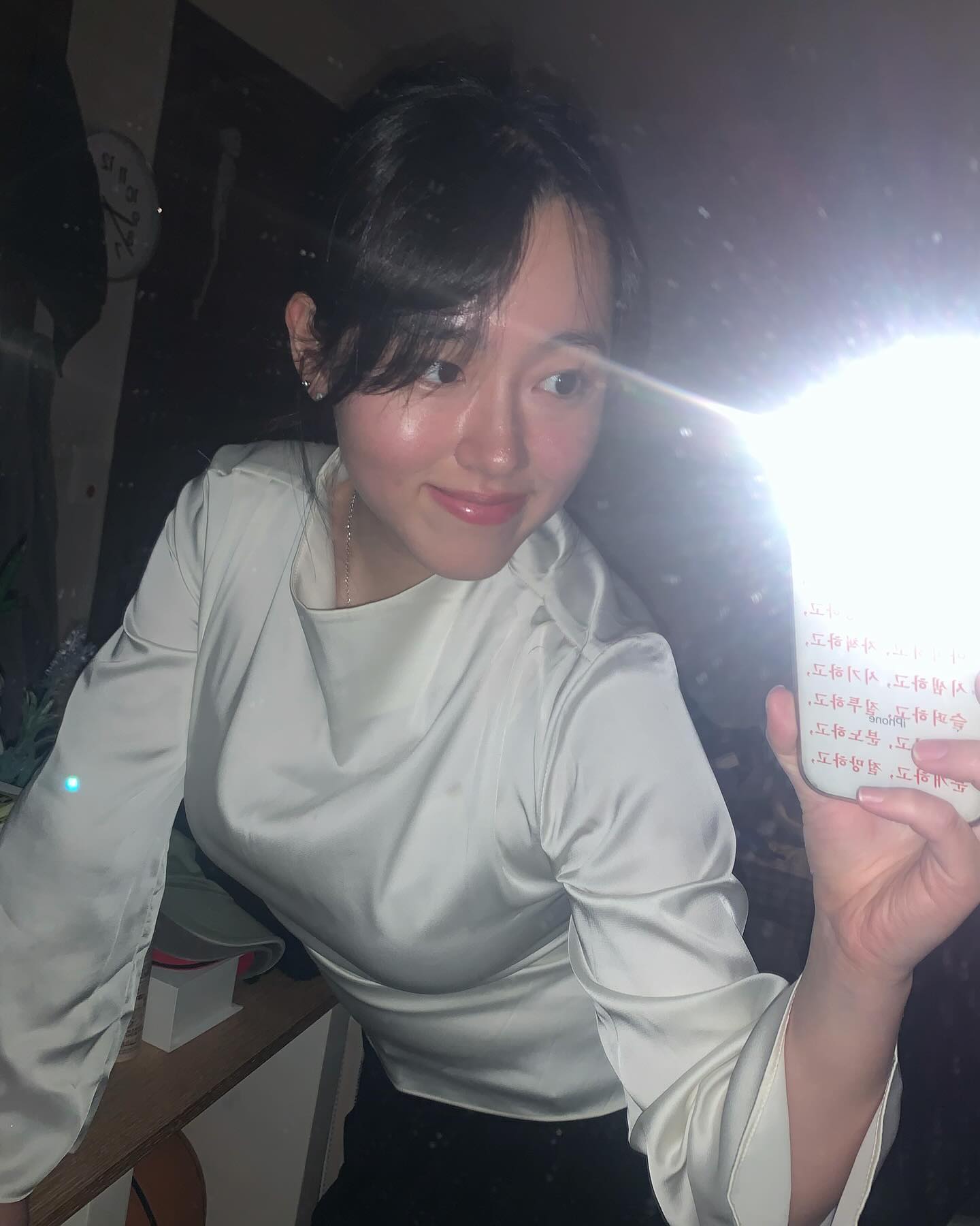 거울 좀 닦아라