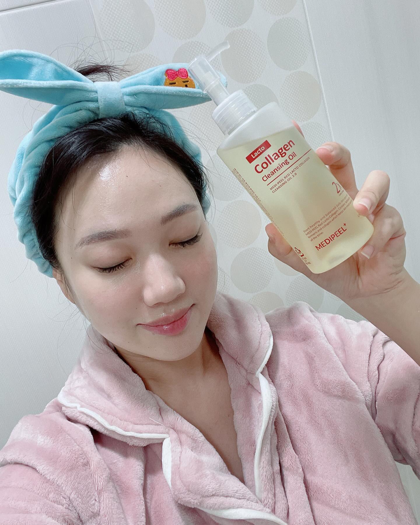 #협찬 #메디필레드락토콜라겐클렌징오일
메이크업하는 것 보다 지우는게 더 중요하죠👍🏻
꼼꼼하고 자극없이 잘 지워지는
#모공딥클렌징오일 선택했어요😊

🌿새로운 락토 콜라겐 성분 함량이 2배 증가!
🫧모공 케어에 최적!
💆‍♀️ 식물 유래 오일 80%
🍃 안자극 테스트와 피부 자극 테스트 완료

강력한 세정력으로 
블랙헤드 제거율이 25.31% 상승해요🫶🏻

모공 속 피지 노폐물도
9.12%로 말끔하게 딥클렌징 되어요 ✨

🛍️ 올리브영 매대에서 1월 한 달간
올영 Pick으로 만나보실 수 있어요🛍️

#메디필 #블랙헤드딥클렌징오일 #메디필클렌징오일 #메디필클렌징오일 #모공전용딥클렌징오일 #올리브영추천템 #딥클렌징오일 #올리브영클렌징오일 #올리브영클렌징오일추천 #모공케어 #모공클렌징오일 #kbeauty #kskincare #홈케어