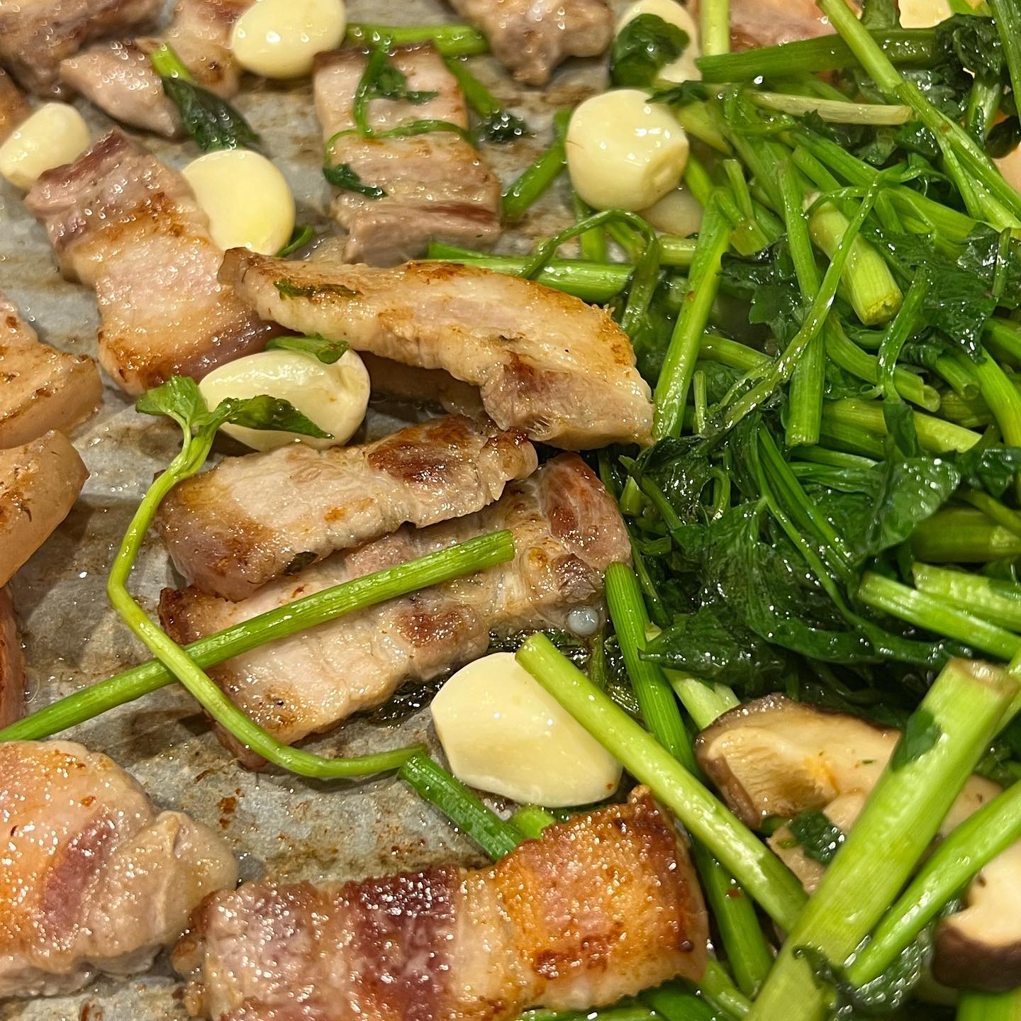 집 앞에 새로 생긴 미나리우리삼겹🫶🏻
너무 맛있어,, 🫠 먹기만하면 끝🫠
오겹살✨ 대박 쫀득쫀득 !!!!!!!

오랜만에 마포역 맛집 발견 🫶🏻💞

#마포역 #마포역맛집 #마포역고기집 #용강동맛집 #용강동 #마포역회식 #마포회식 #공덕맛집 #공덕회식 #미나리우리삼겹 #미나리삼겹 #먹스타그램