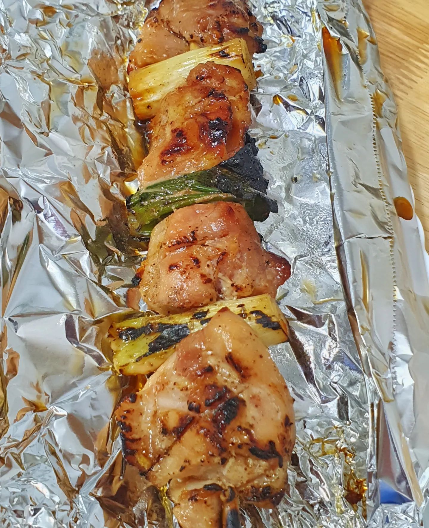 요즘 흔하지 않은 꼬치구이집!!
동네에 있는 '꼬치피고'라는 곳인데
더운날 풋살하고 땀을 쫙빼고 오는길에 시원한 맥주한잔이 생각나서
꼬치하나를 포장했다..ㅎㅎ 늦은시간이라 하나만 포장했는데
두개살걸이라는 후회가 남았던 닭꼬치 구이!! 간장양념맛으로 먹어봤는데 너무 만족이었다 ㅎㅎ 다음에는
가게 생맥주에 먹어봐야겠음!!!

네이버 지도에 '꼬치피고' 검색!!
개당 4,000원~!

#닭꼬치#꼬치구이#꼬치피고#맥주안주#간식#food#협찬#광고#맞팔#선팔하면맞팔#먹팔#like#likesforlike#인친#좋반