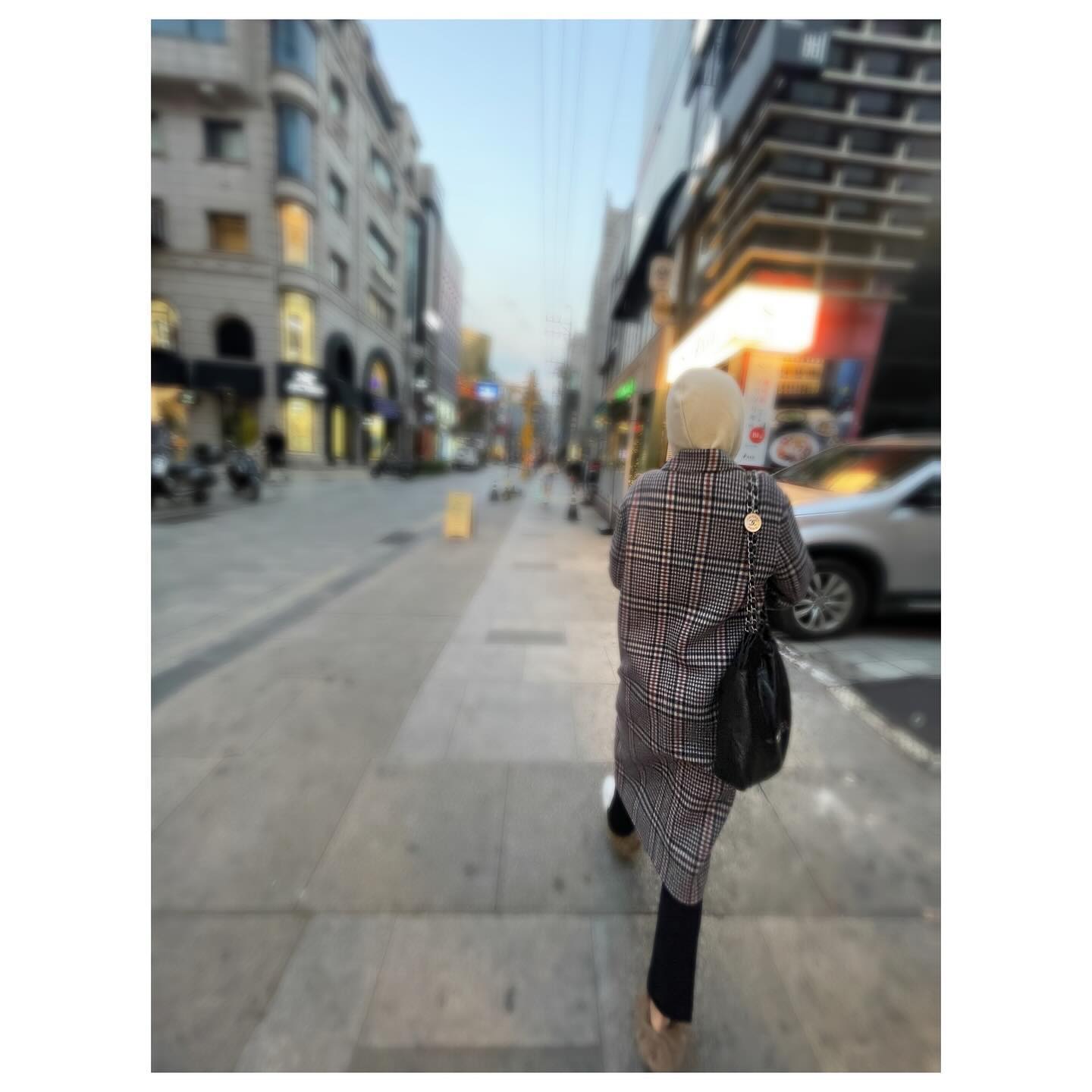 ⠀
주말지낸 이야기🩷
어쩌다보니 또 뒷북피드
..
지난 금욜은 쁘니 쭈양생파덕에
불금으로 씨게 달렸고🏃‍♀️💨
윤쭈 추카추카💕🥳🎂
..
주말은 가족나들이로 잠실과 압구리❣️
한방에 이리저리로
잠실엔 파르페 먹으러🍹🍮
압구리엔 줄서는 맛집🍜🍖🥓
한시간이나 줄서서 들어간 랭쎕맛집😋
돼지로운 주말로 보내려고🐷
기다리다 얼어죽을뻔🥶❄️
..
이번주말도 꽉 밟아서 잘지냈음✌🏻😁
.
.
#하루하루 #지난피드올리기 #뒷북피드 #불금🔥 #찐친생일🎂 #맛집스타그램 #먹스타그램🍴 #파르페맛집 #송파푸딩맛집 #유우링 #태국음식 #압구정맛집 #깜포 #딸랏 #랭쎕맛집 #태국등뼈찜 #푸팟퐁커리 #주말나들이 #일상기록📷 #소통